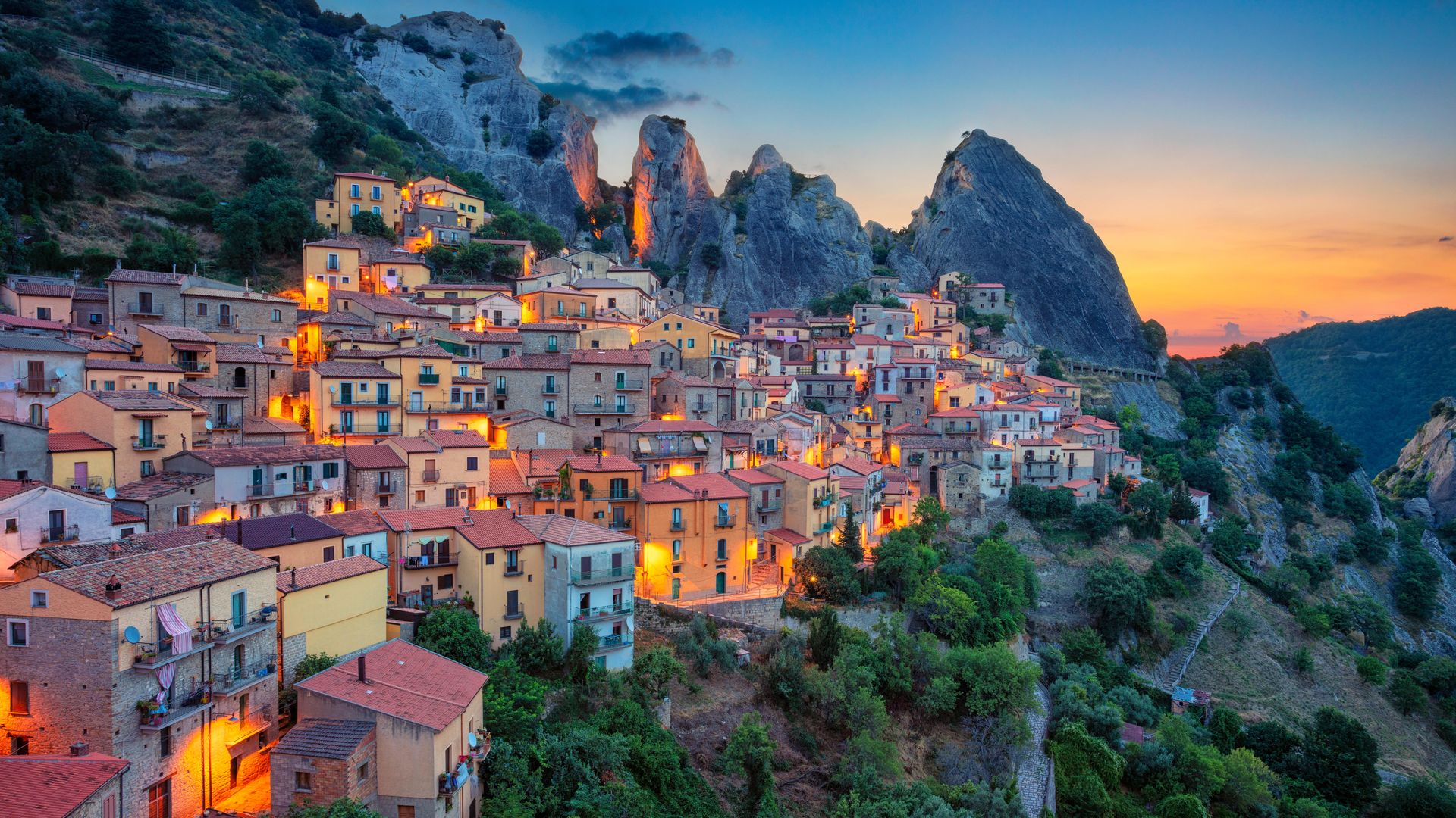 Castelmezzano y Pietrapertosa, los bellos pueblos gemelos de piedra de los Dolomitas Lucanos unidos por una espectacular tirolina