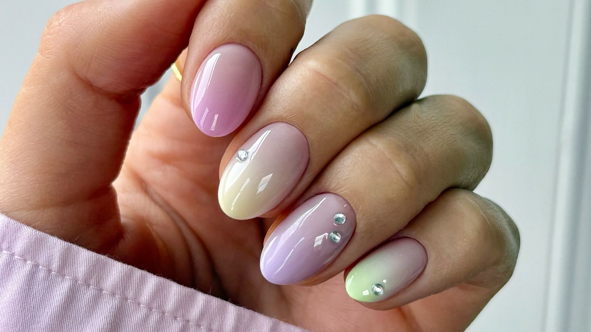 12 manicuras ovaladas para las que buscan un efecto elegante: la forma que más estiliza las uñas
