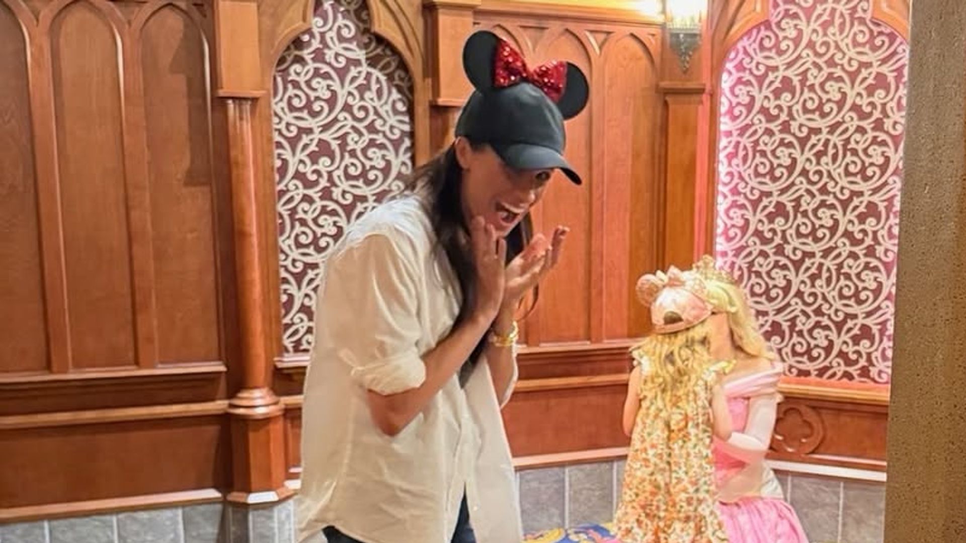 Meghan se divirtió casi tanto como sus hijos en su visita a Disneyland.
