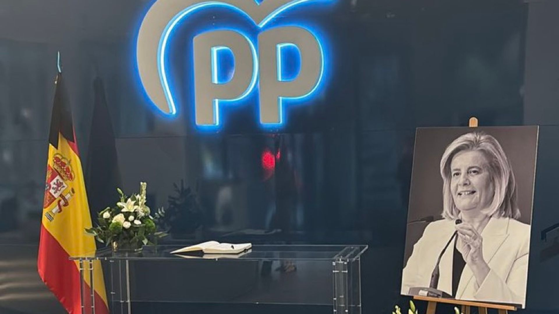 El PP abre su sede para despedir a Fátima Báñez: un espacio de recogimiento y un libro de condolencias