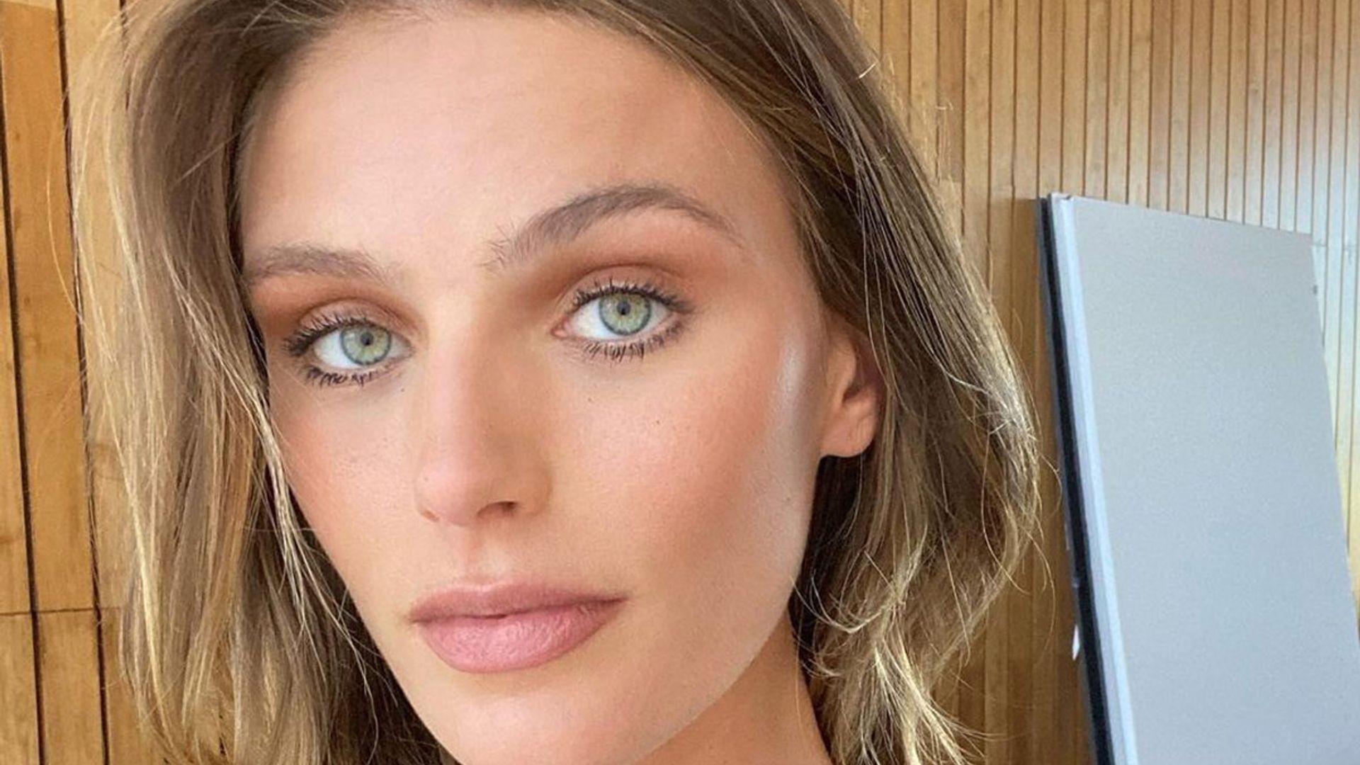 ¿Quieres un 'efecto lifting' en la mirada? Solo necesitarás aplicar bien tu corrector de ojeras favorito ✨