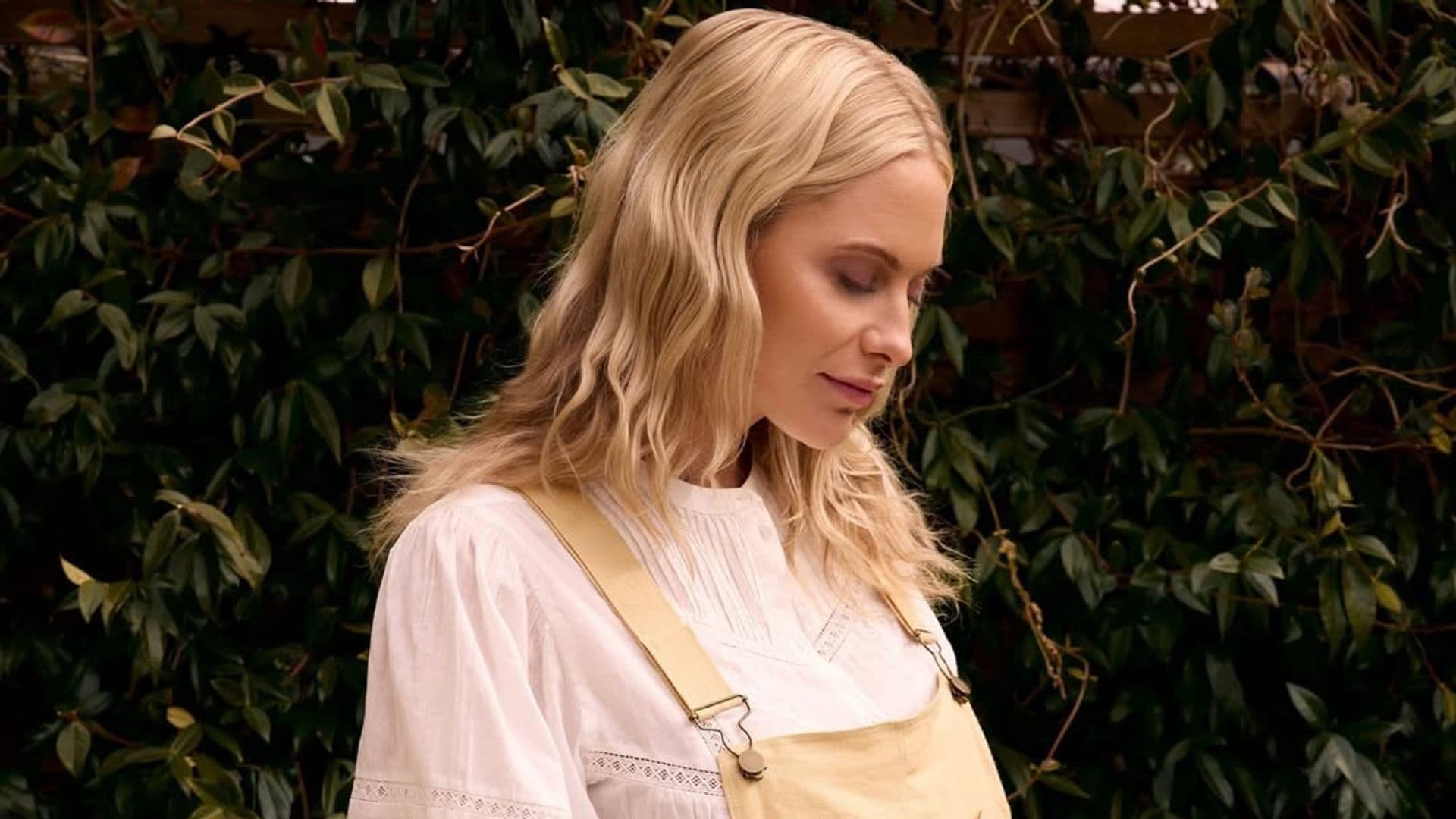 La primera y tierna foto de Poppy Delevingne con su hija en brazos durante su encantador viaje a Francia