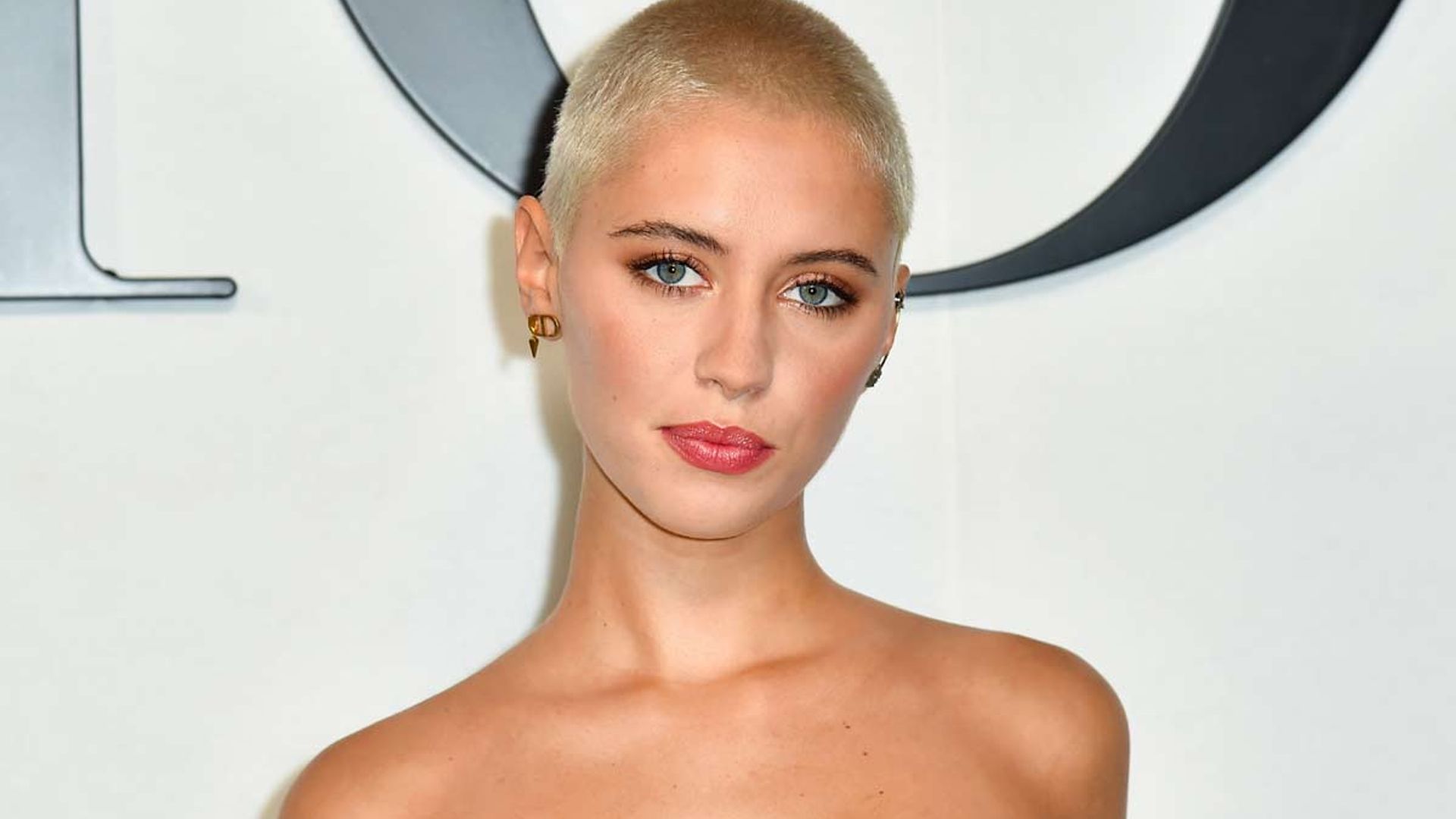 Nuevo cambio radical de Iris Law ¡ya no es rubia!