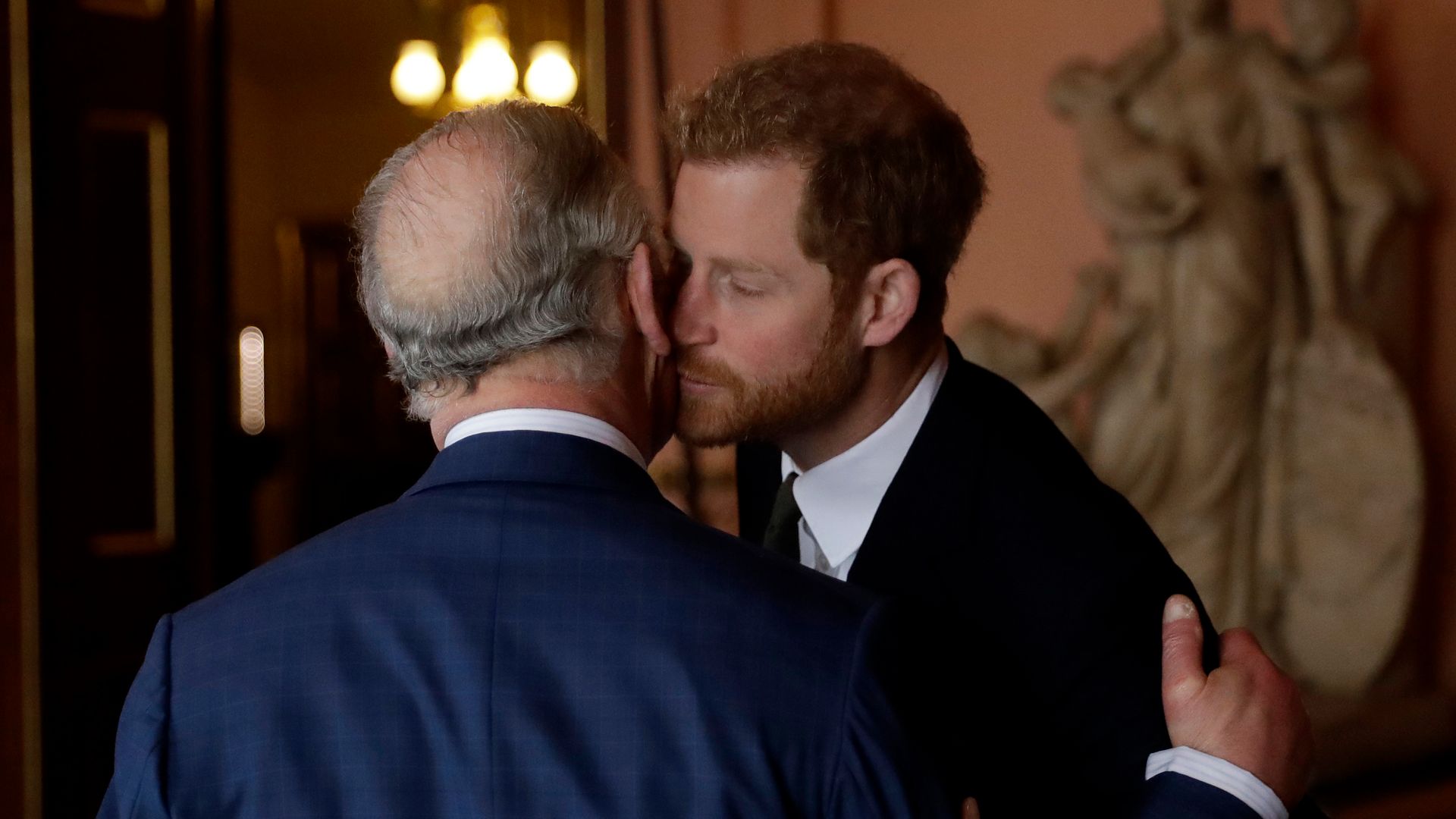 Así se enteró el príncipe Harry del ingreso de su padre, el rey Carlos III, en el hospital