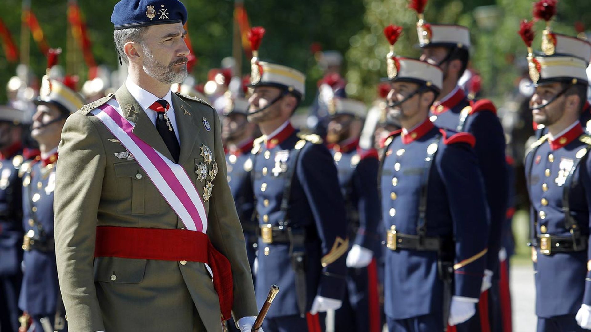 El rey Felipe pone la Guardia Real a disposición del Ministerio de Defensa