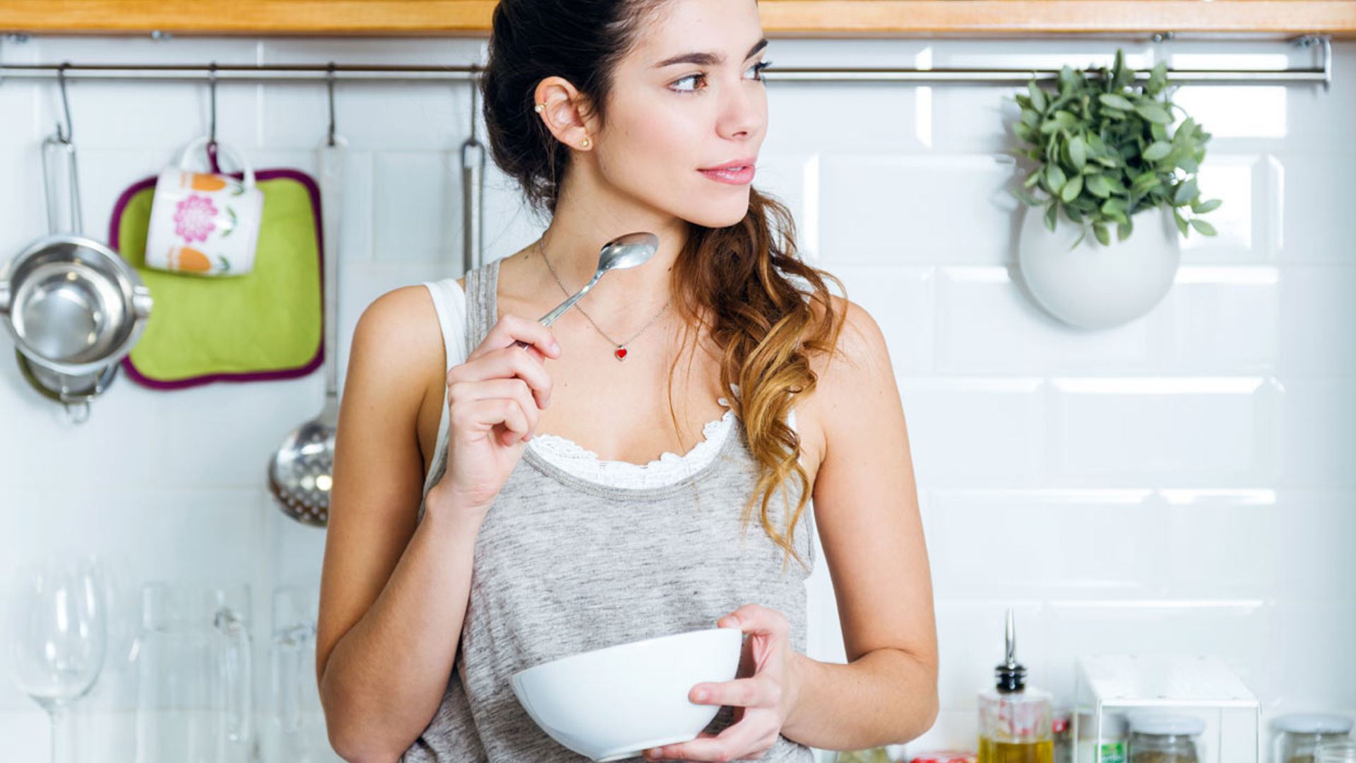 ¿Qué alimentos incluye la cesta de la compra de una nutricionista en primavera?