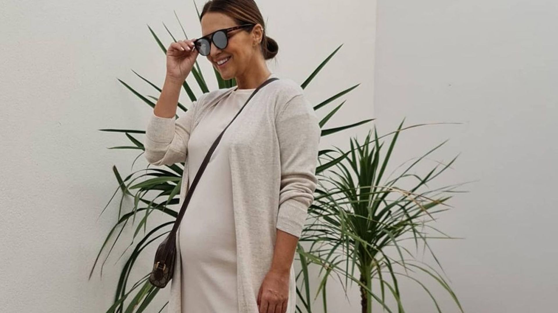 ¡Cómo crece! Paula Echevarría, radiante y presumiendo de curvas premamá en el ecuador de su embarazo