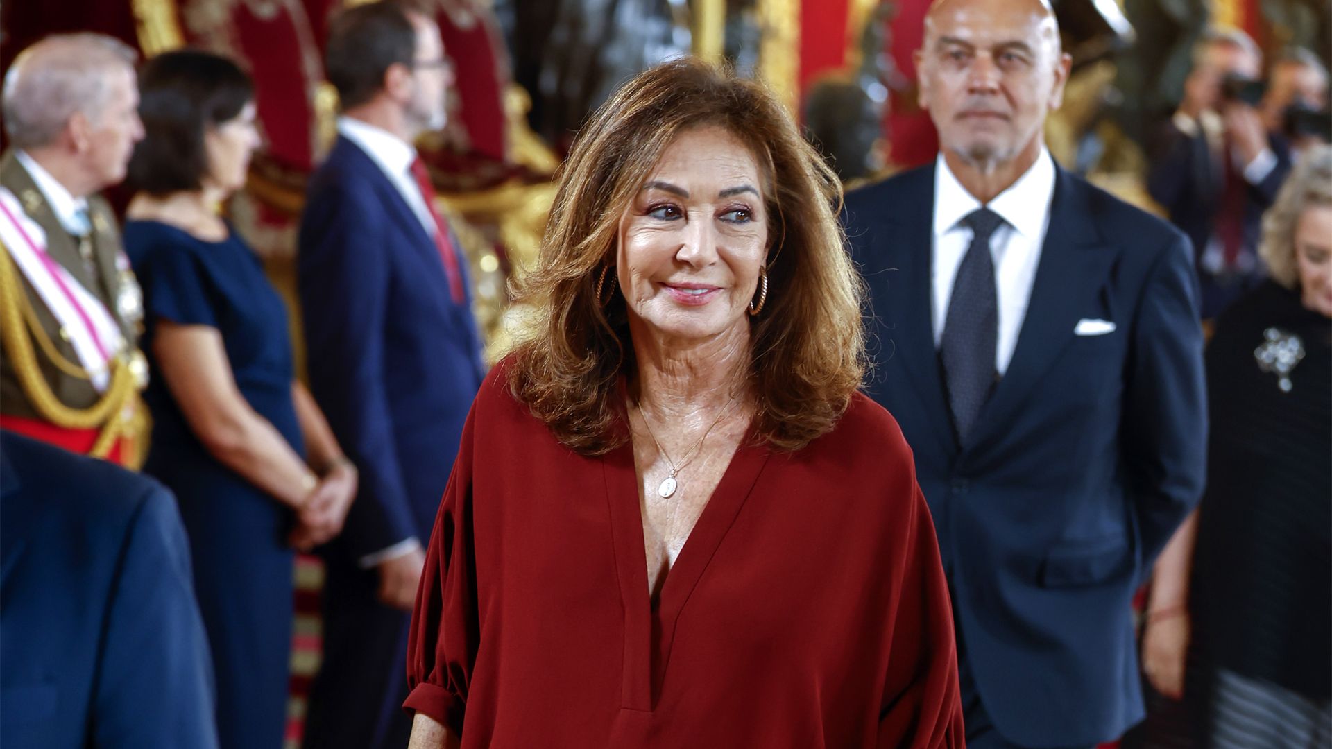 Los mejores looks que han lucido ellas en la recepción: de Ana Rosa con su 'animal print' a Teresa Urquijo y su vestido oriental