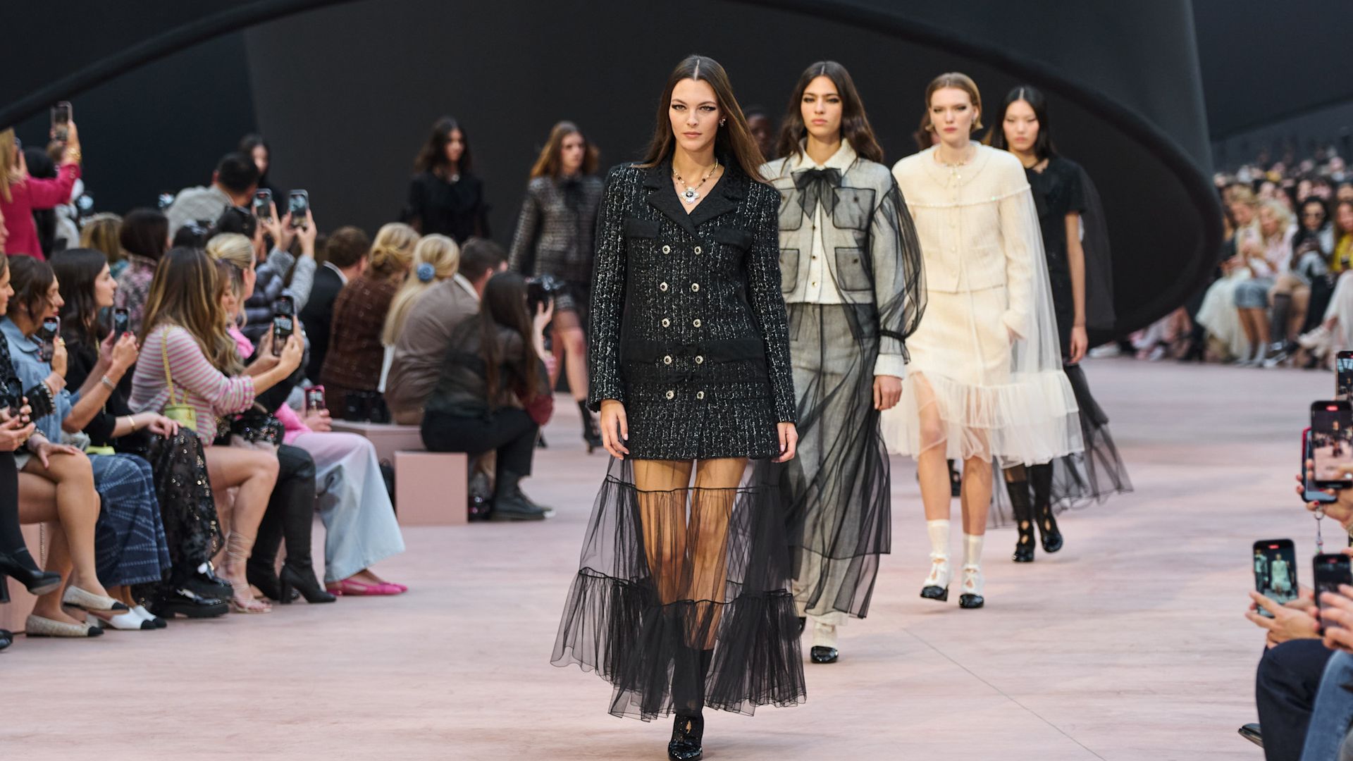 Todos los detalles del desfile de Chanel en Paris Fashion Week