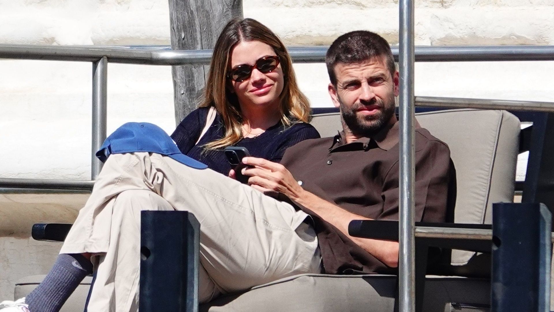 Gerard Piqué fue visto disfrutando de una escapada romántica en Venecia, Italia, junto a su novia Clara Chía Martí. 