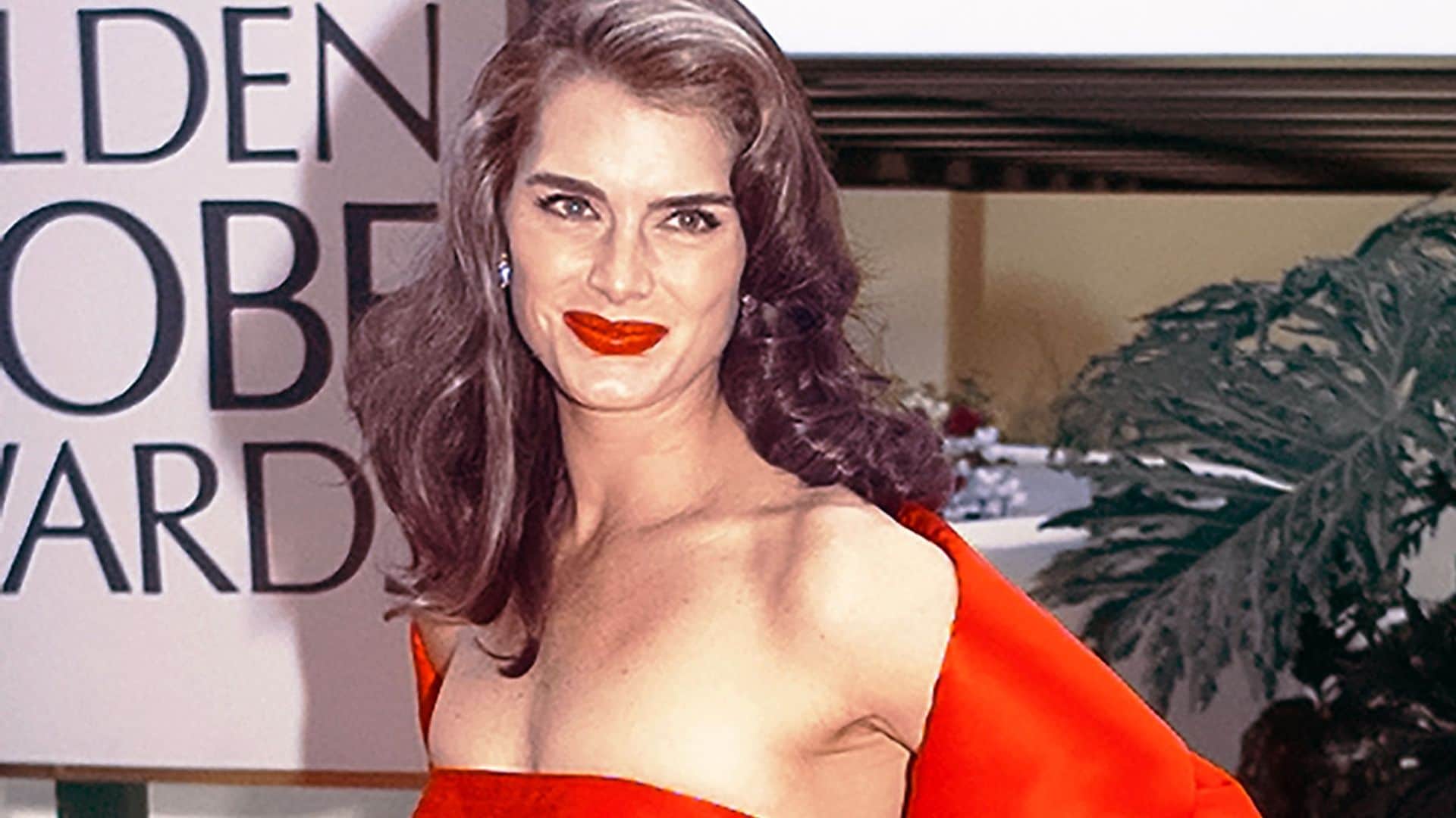 Brooke Shields le presta a su hija su icónico vestido rojo de los Globos de Oro para su baile de graduación