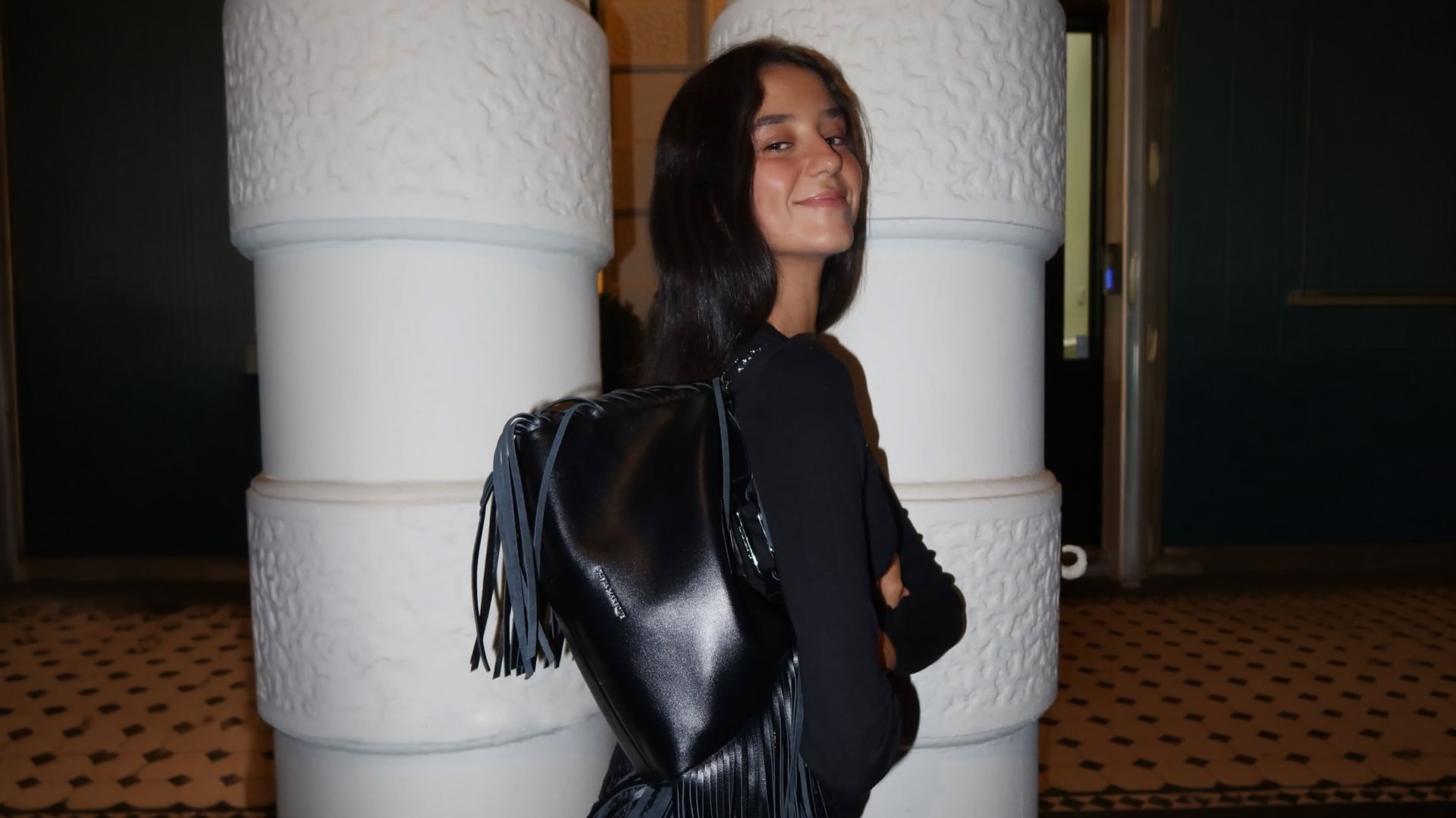 El bolso con flecos de Victoria Federica y otros 5 diseños 'made in Spain' que aportarán mucho estilo a tus looks más básicos