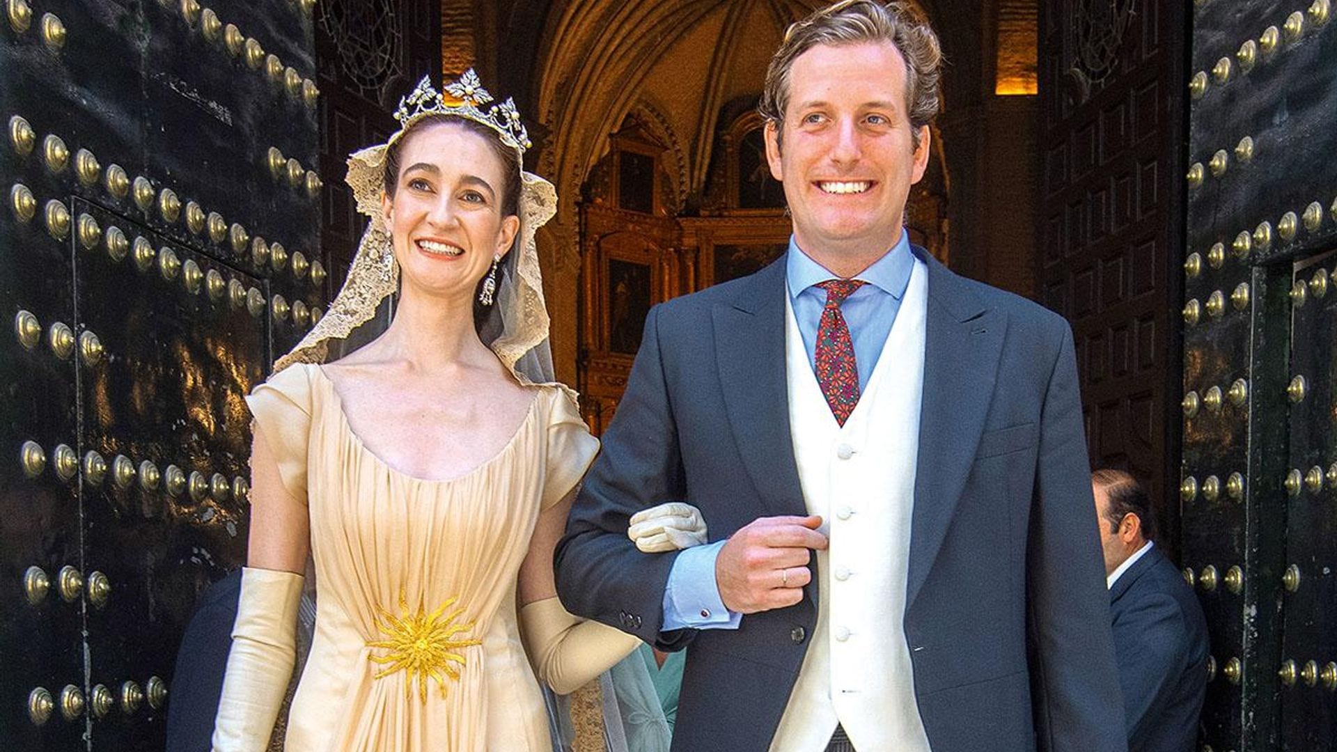 La romántica boda de Sol Medina Orleáns-Braganza y Pedro Domínguez-Manjón Toro reúne a la aristocracia española e internacional en Sevilla
