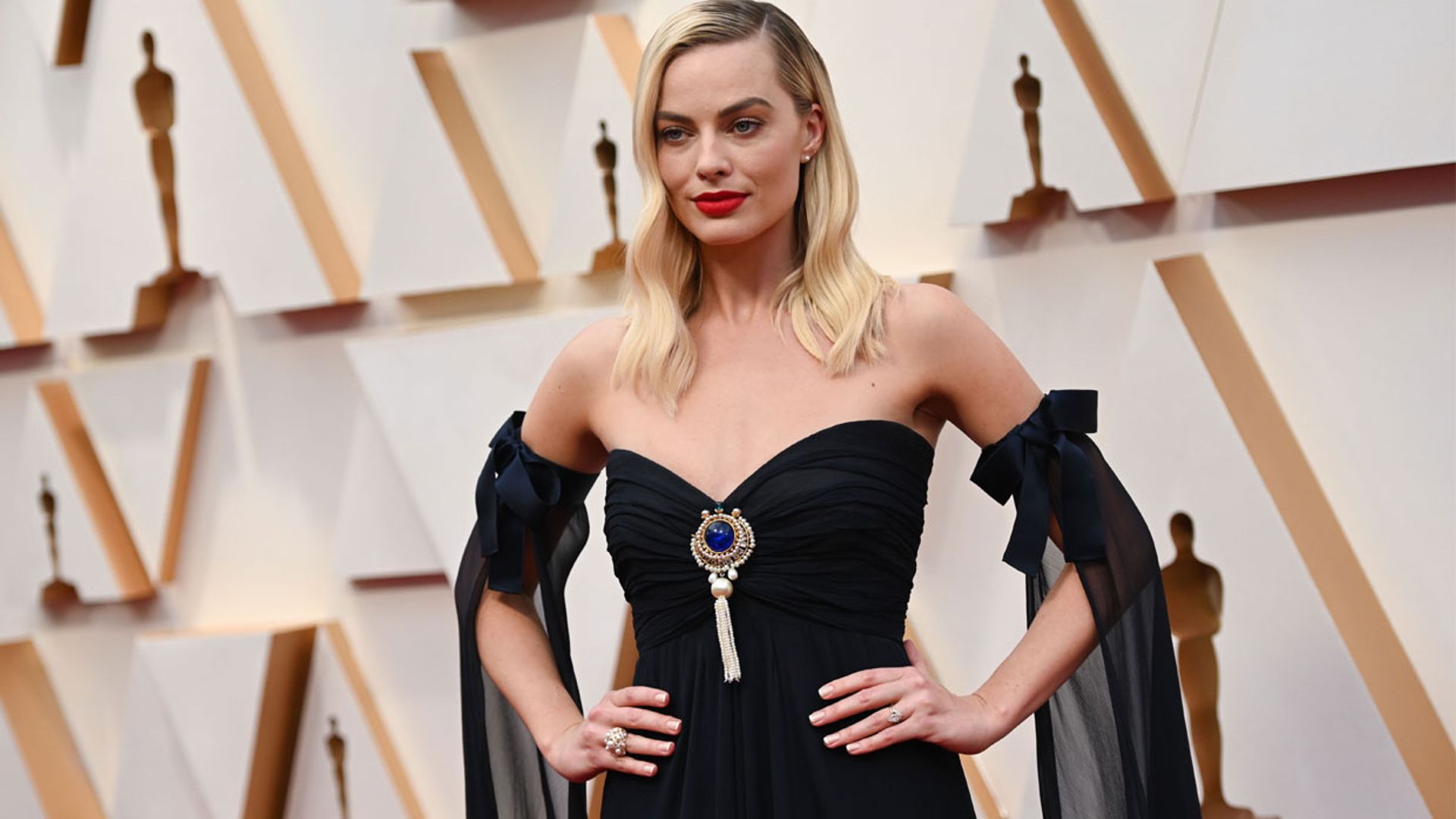 El vestido de Alta Costura que Margot Robbie rescató de las supermodelos de los 90