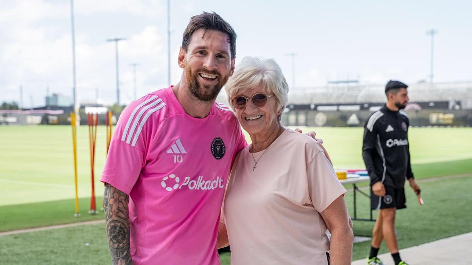 David Beckham hace realidad el sueño de su mamá y la lleva a conocer a Lionel Messi