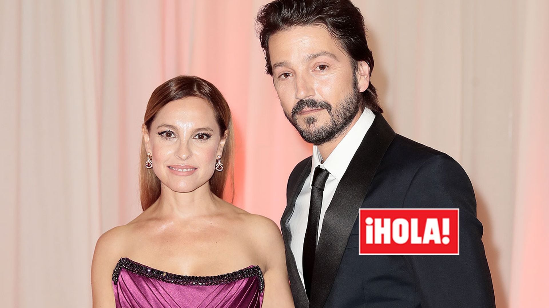 Diego Luna posa por primera vez con su pareja, Marina Tavira, en su noche más especial