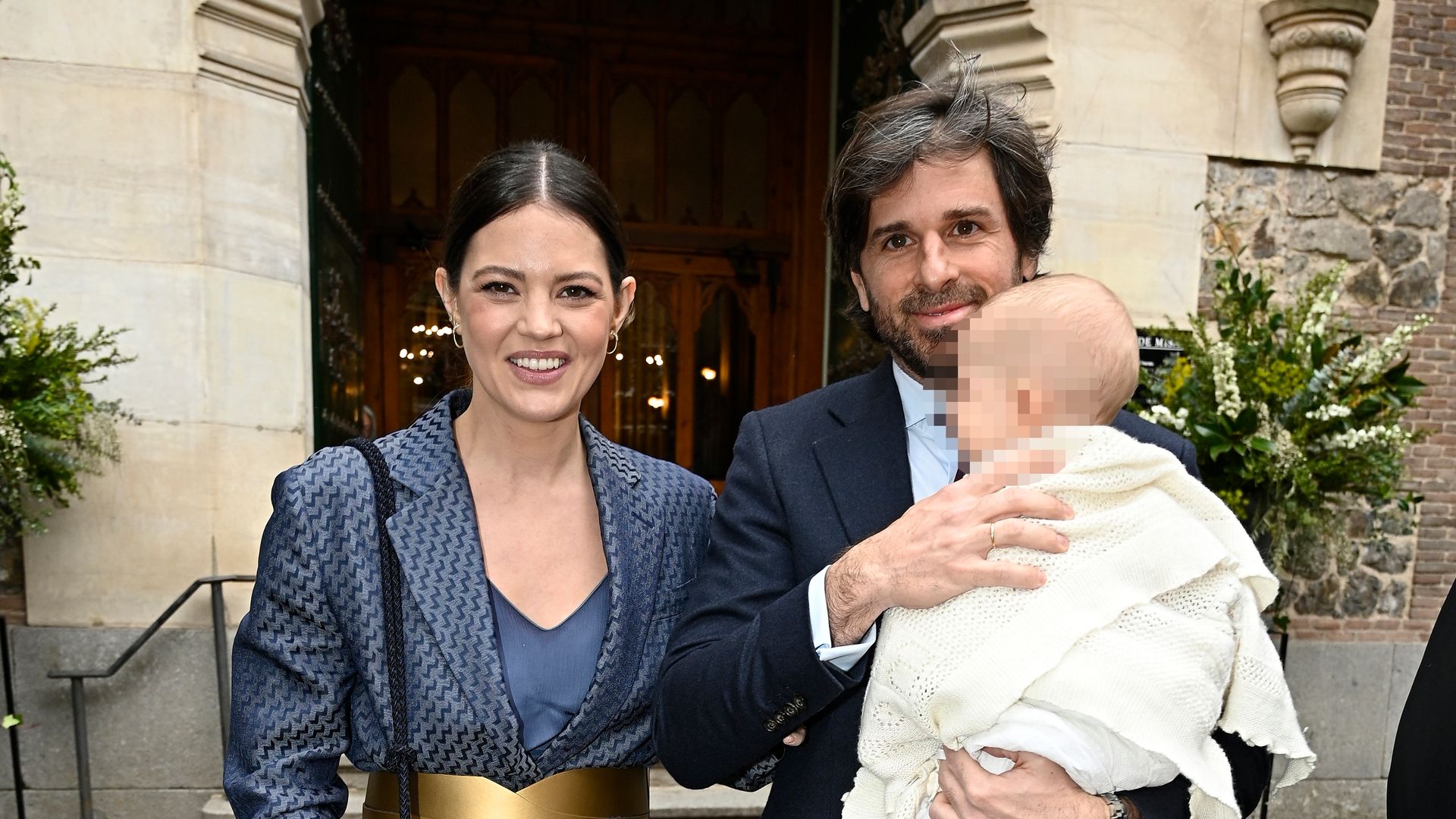 Así es la vida de Álvaro Falcó, junto Isabelle Junot y su hija Philippa, un año después de la muerte de su madre, Marta Chávarri