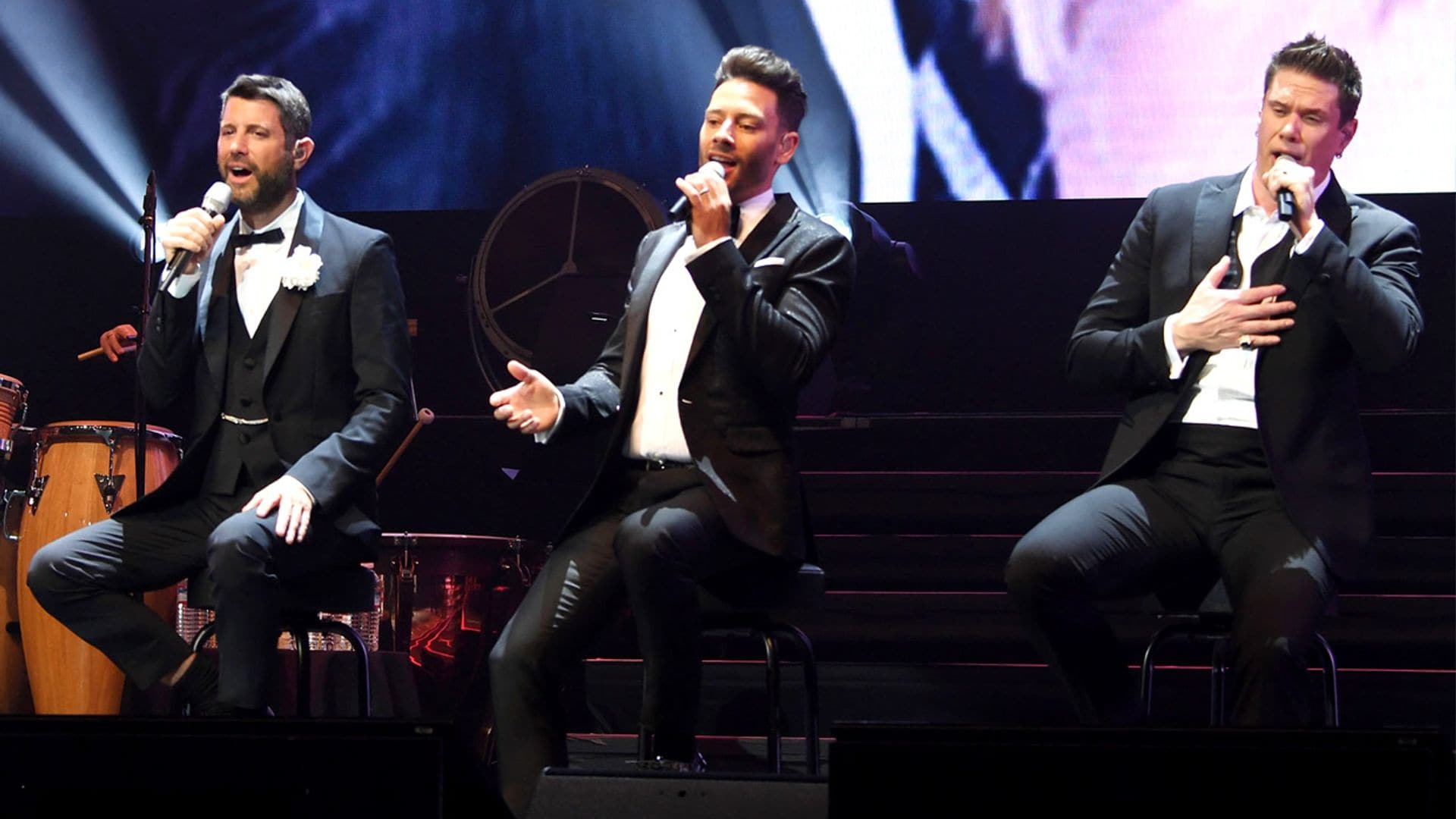 La silla vacía de Carlos Marín, su homenaje más emotivo en la vuelta de Il Divo a los escenarios