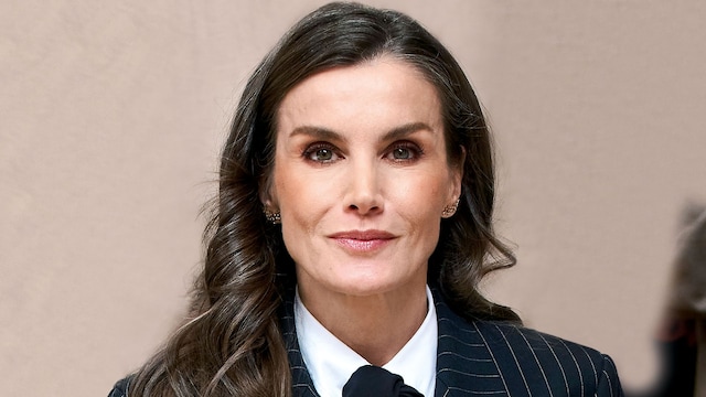 La reina Letizia con traje 
