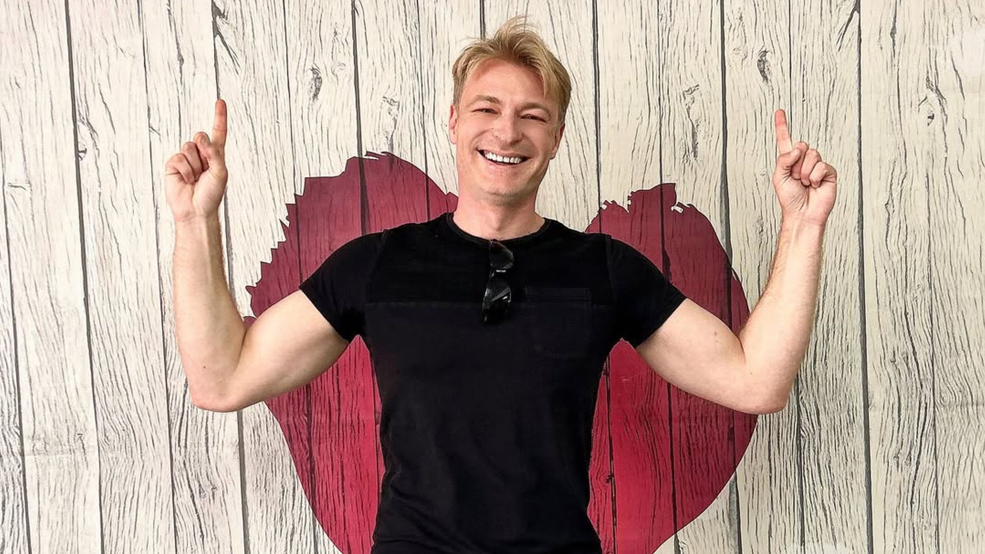 Richard Pena, la voz en off de 'First Dates', el programa de citas más famoso de la televisión
