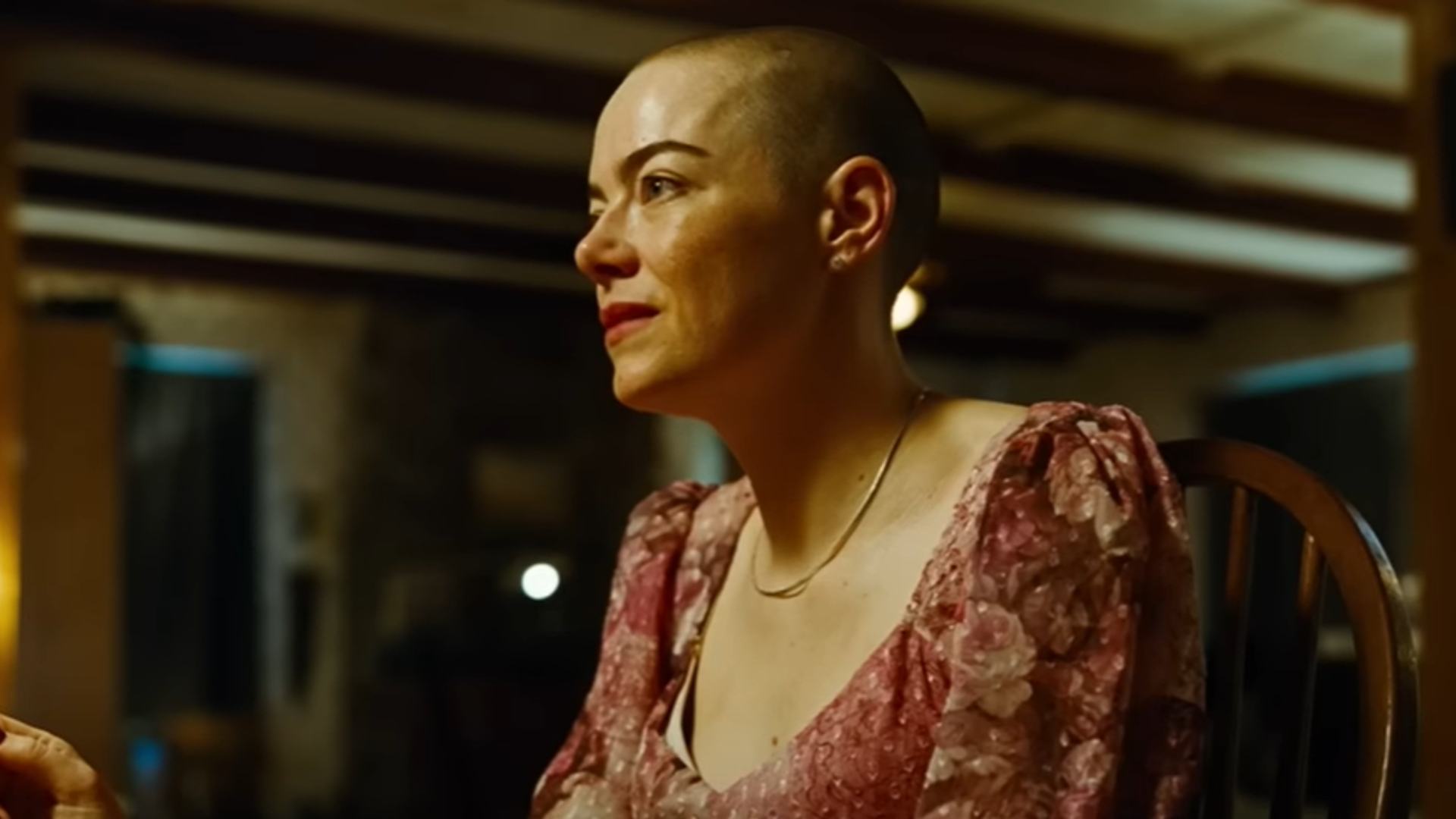 Emma Stone en una imagen de la película Bugonia