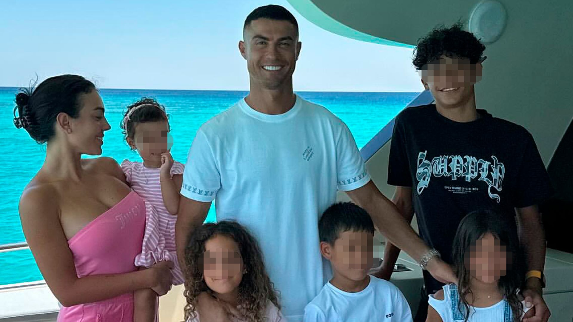 Cristiano Ronaldo y Georgina Rodriguez ya están en Mallorca con sus hijos: de su exclusivo yate a sus planes por separado, al detalle
