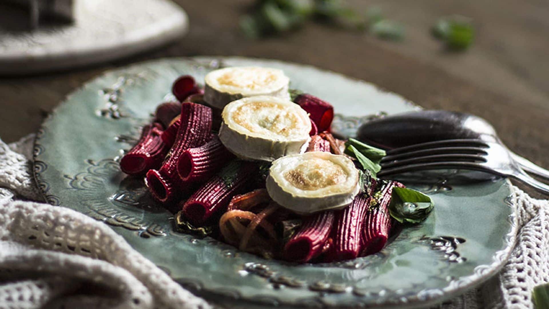 Pasta de remolacha con queso de cabra