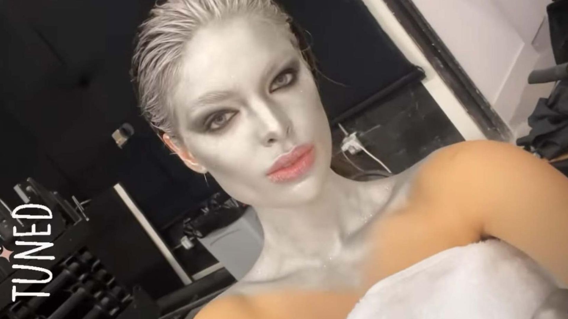 El impresionante look futurista de Nadia Ferreira