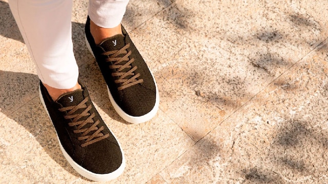 zapatillas marrones