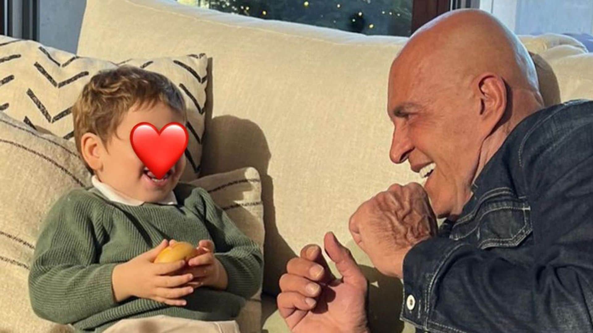 Kiko Matamoros se desvive con sus nietos mientras su hija, Laura M. Flores, está en 'Supervivientes'