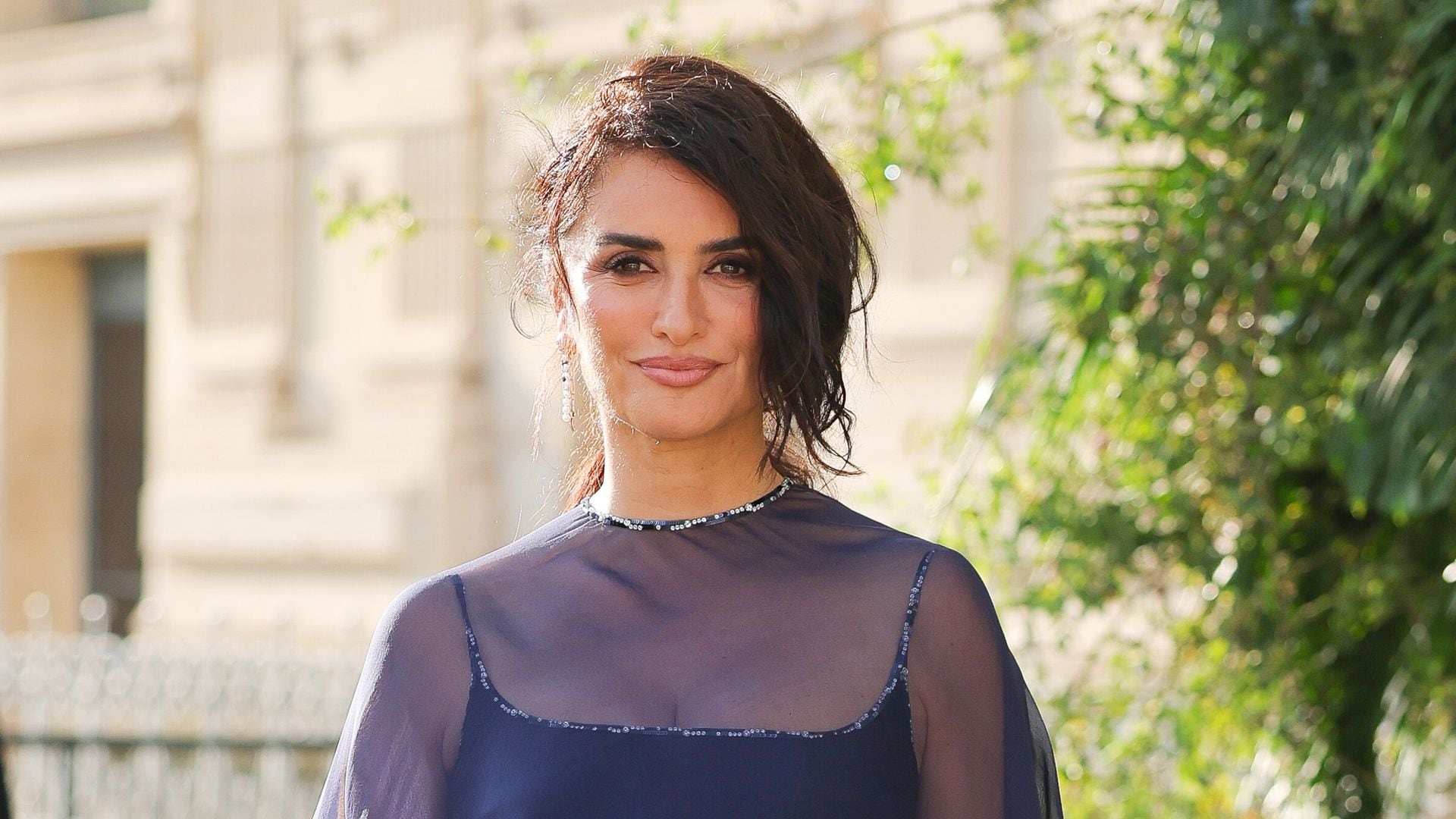 Penélope Cruz y Marta Ortega inauguran la Alta Costura de París con looks de encaje y transparencias