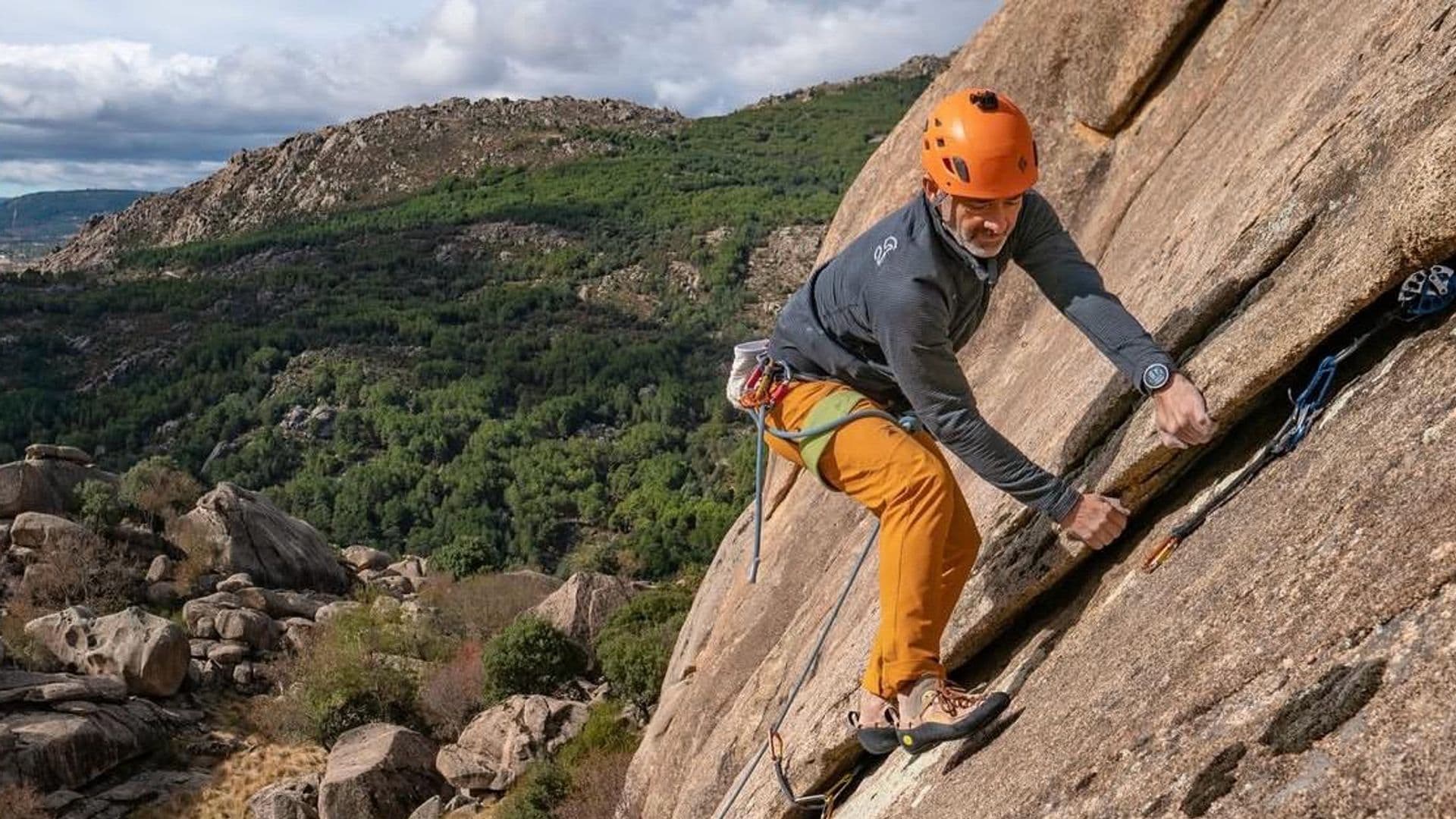 Antonio Lobato, haciendo escalada