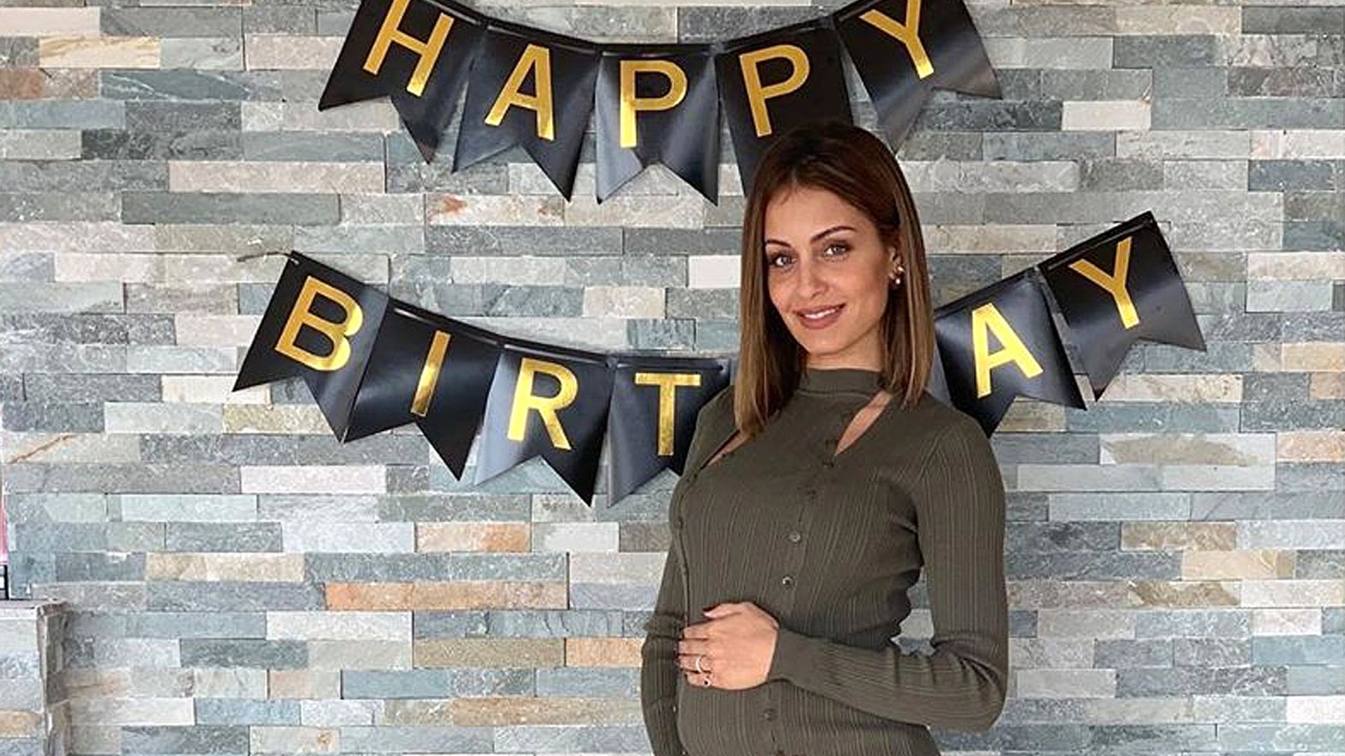 'Llevo el mejor regalo del mundo dentro de mí': el último cumpleaños de Hiba Abouk antes de ser mamá