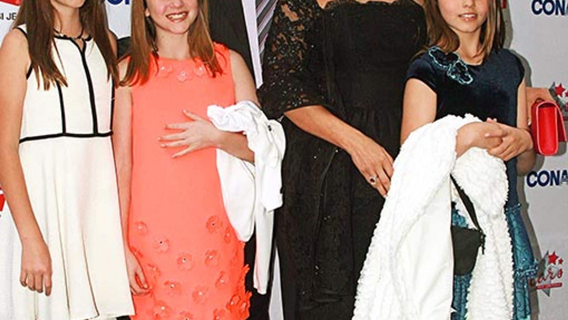 Daniela Castro disfruta en familia de una noche de premios