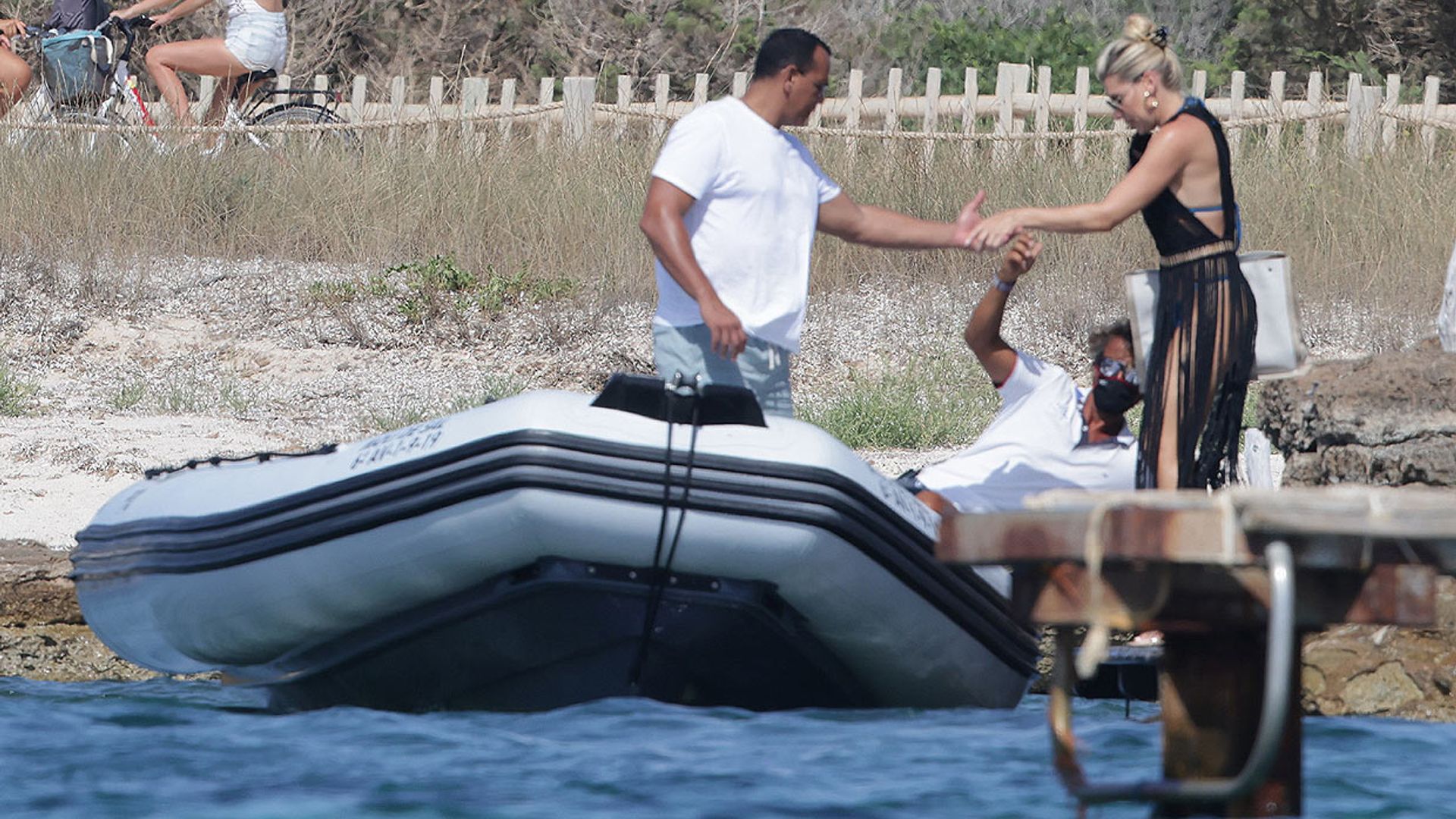 Las imágenes de Alex Rodríguez disfrutando de Ibiza junto a Melanie Collins