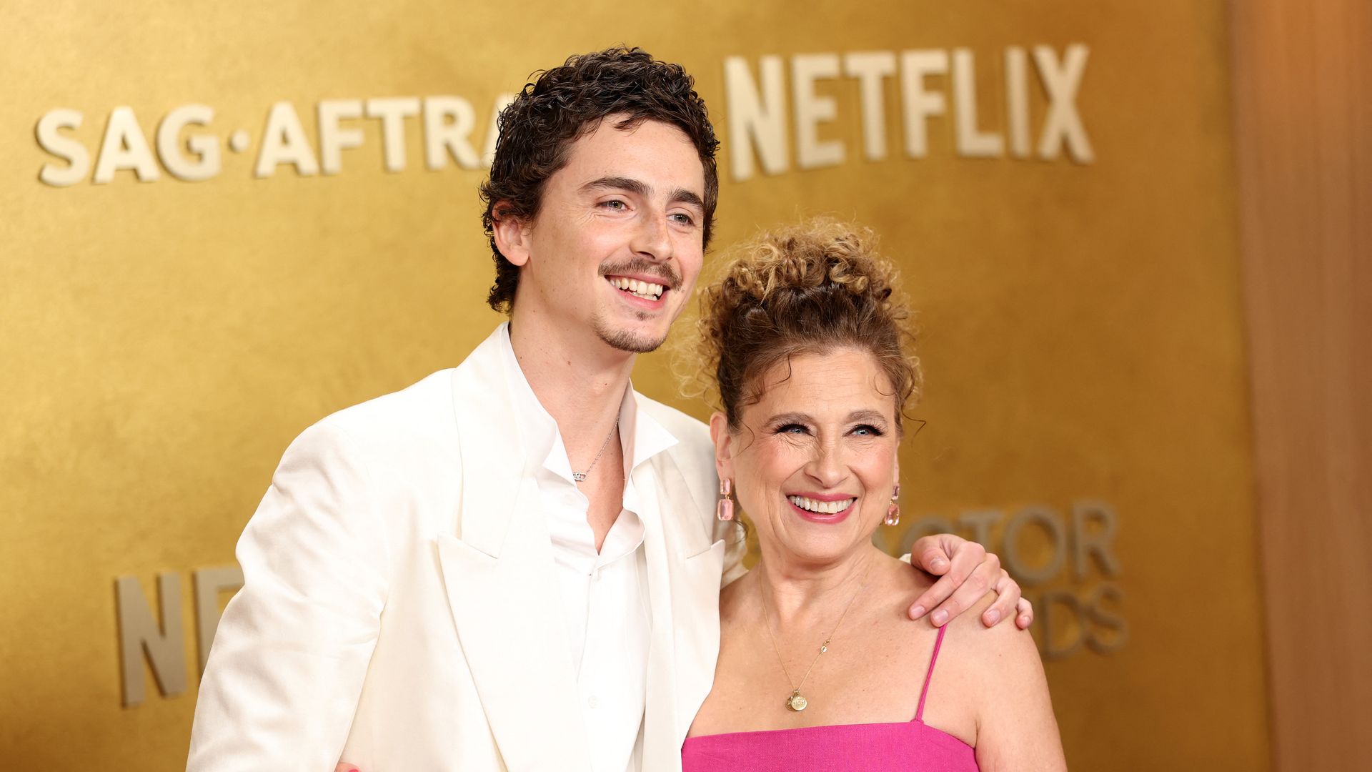 Timothée Chalamet 'cambia' a Kylie Jenner por su madre en su noche más agridulce