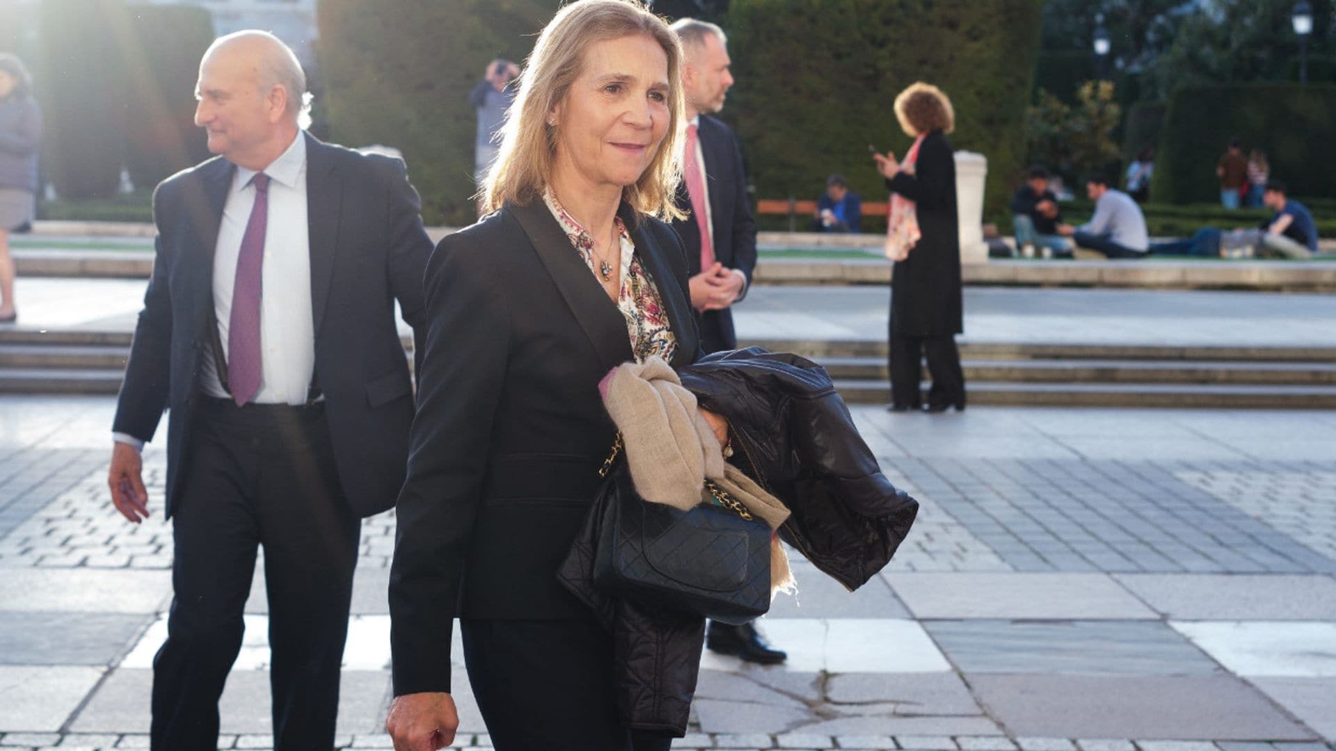 La infanta Elena disfruta de una noche flamenca junto a Norma Duval e Isabel Gemio