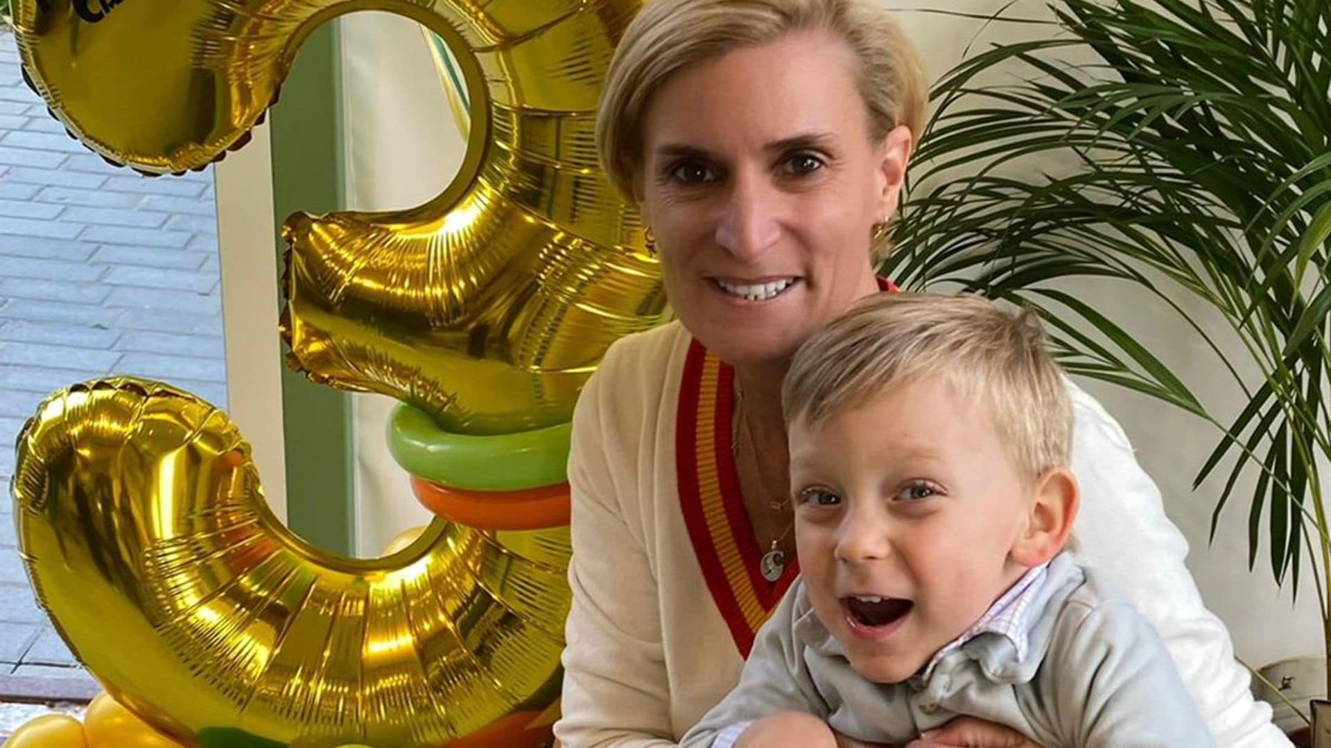 La celebración de María Zurita con su hijo Supercarlitos