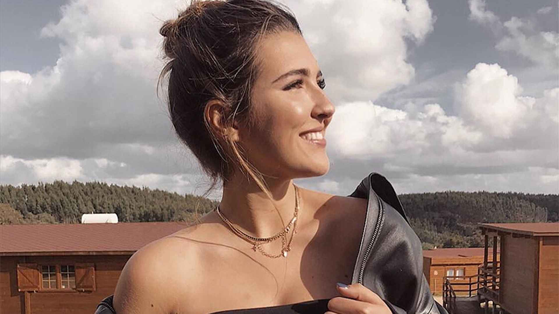 Alba Díaz pone fin a sus vacaciones universitarias con el primer día de trabajo