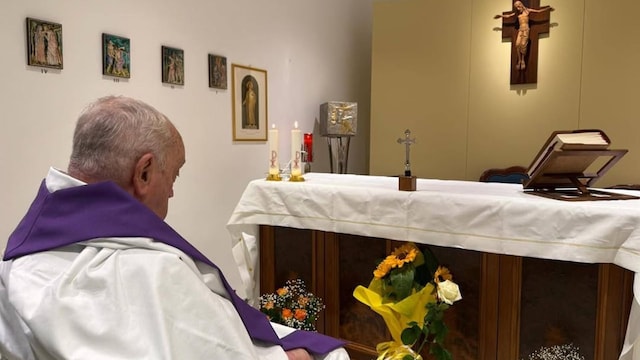 Primera imagen del papa Francisco desde su ingreso en el hospital Gemelli. Imagen de vaticannews.es