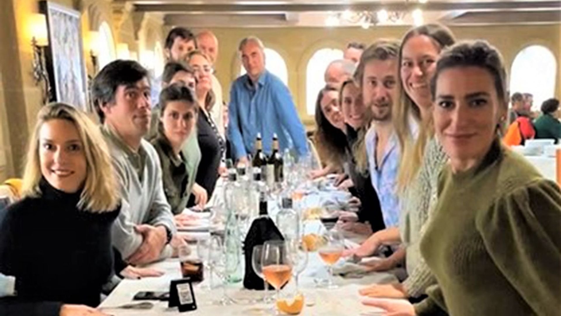 La divertidísima reunión de Eugenia Osborne con todos sus primos con motivo de una boda familiar