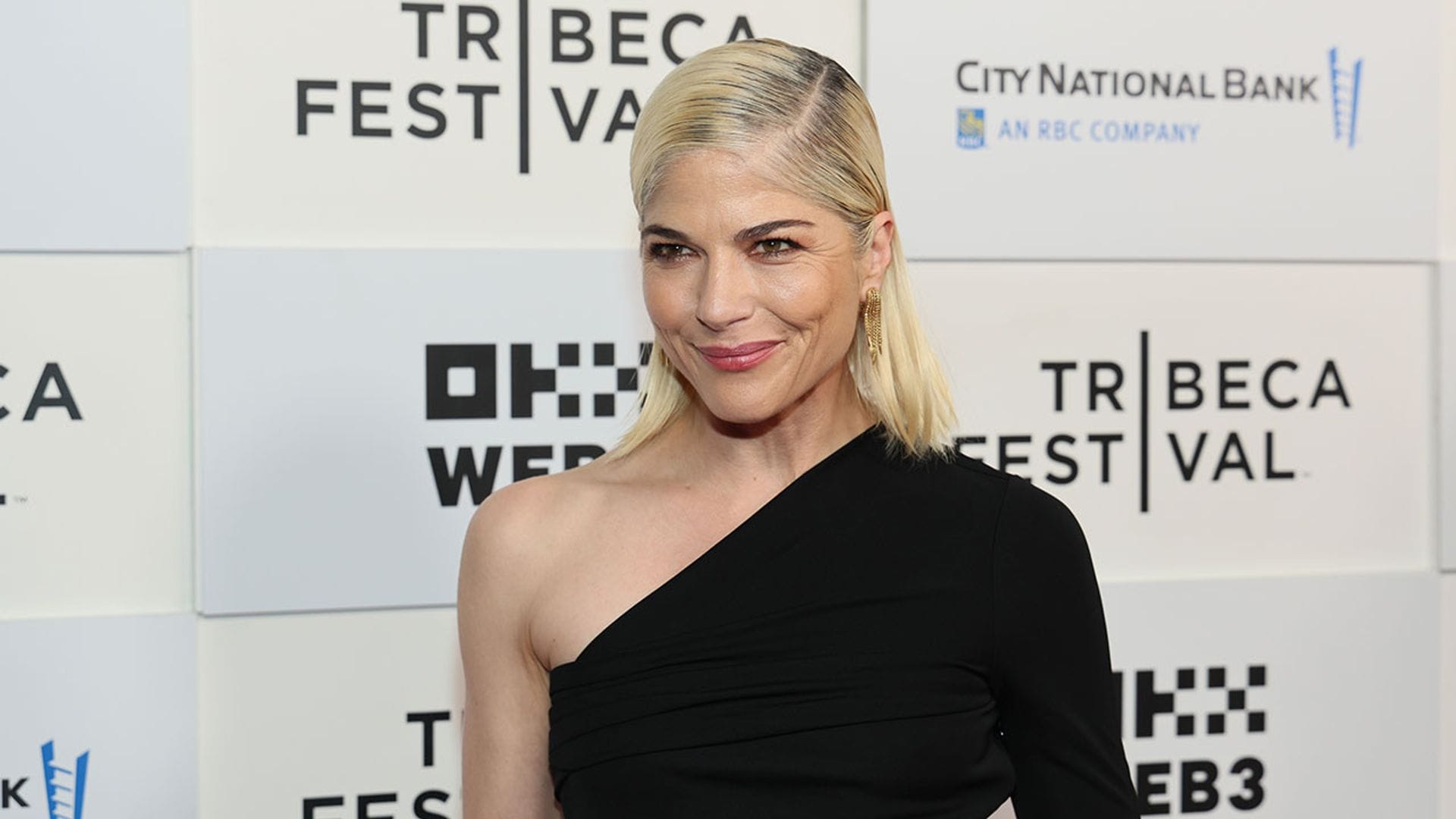 ¡No puede ser más guapo! Selma Blair presume de 'terapeuta' en el Festival de cine de Tribeca