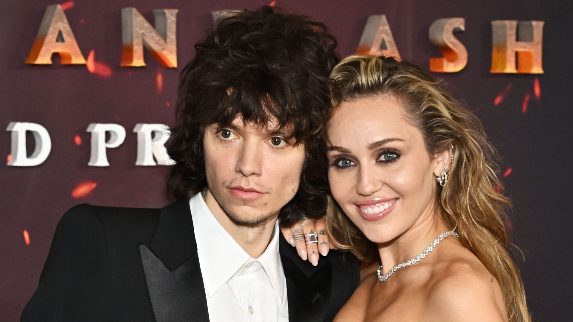 Miley Cyrus y Maxx Morando asisten al estreno mundial de “Avatar: Fire and Ash” de 20th Century Studios.