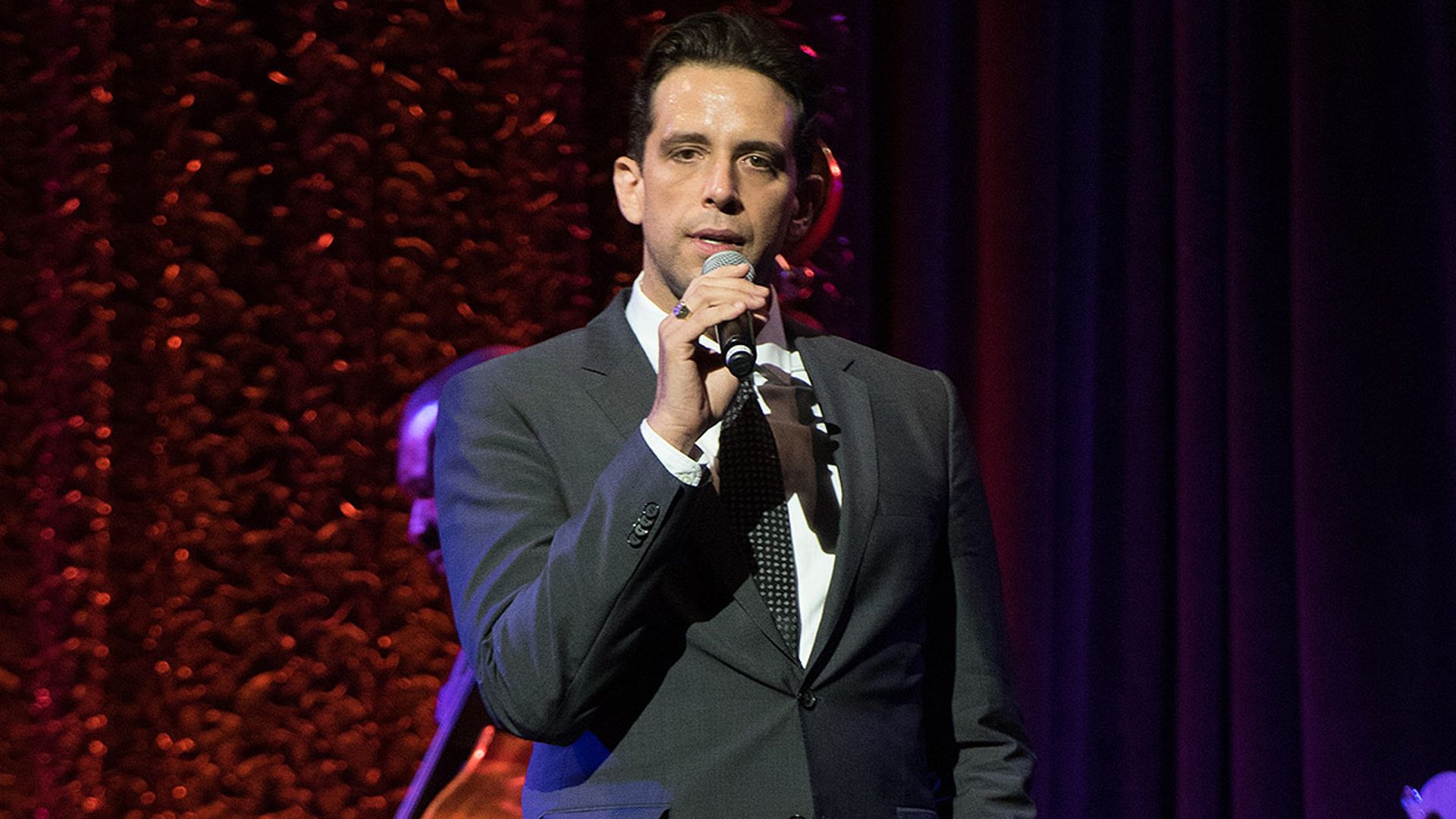 Le amputan una pierna al actor Nick Cordero, de 'Ley y orden', para salvar su vida
