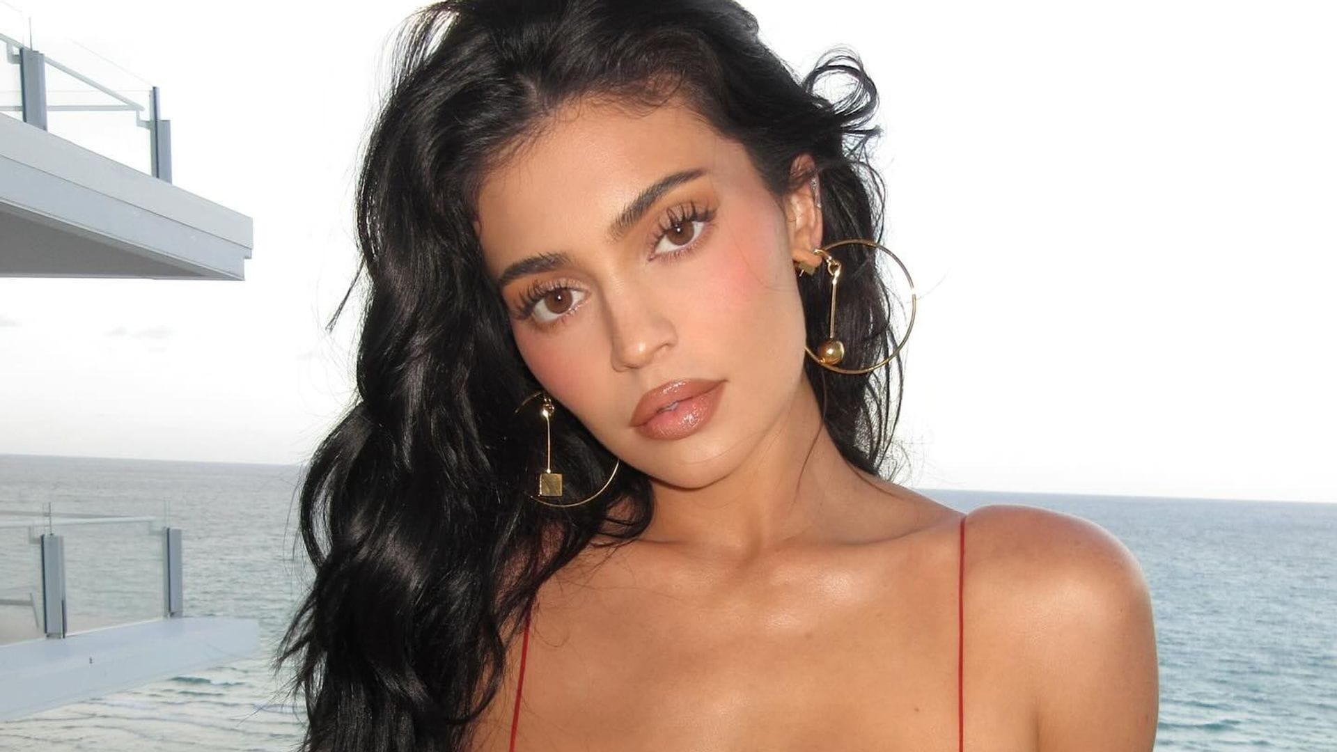 El impactante antes y después de Kylie Jenner en imágenes