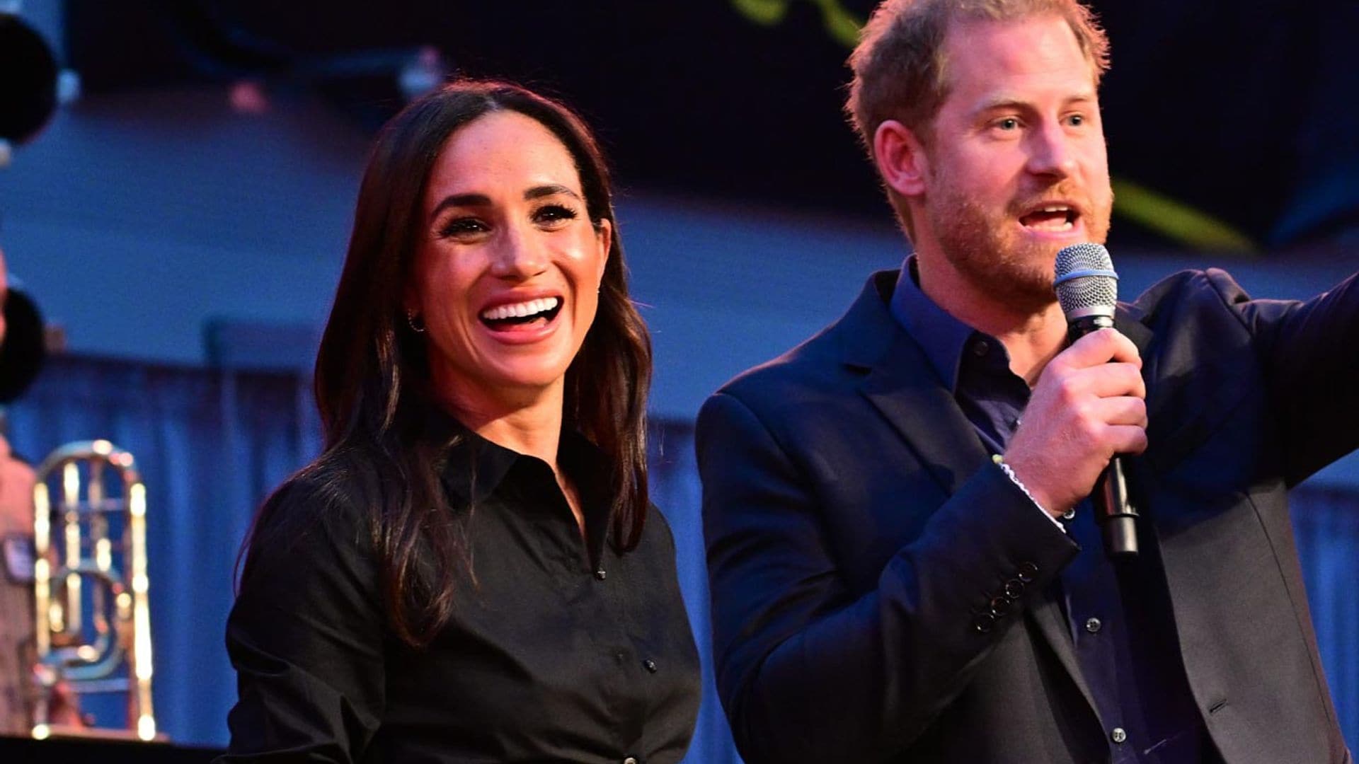 Meghan Markle vuelve a Europa con un vestido rebajado y unos tacones que tiene la princesa de Gales