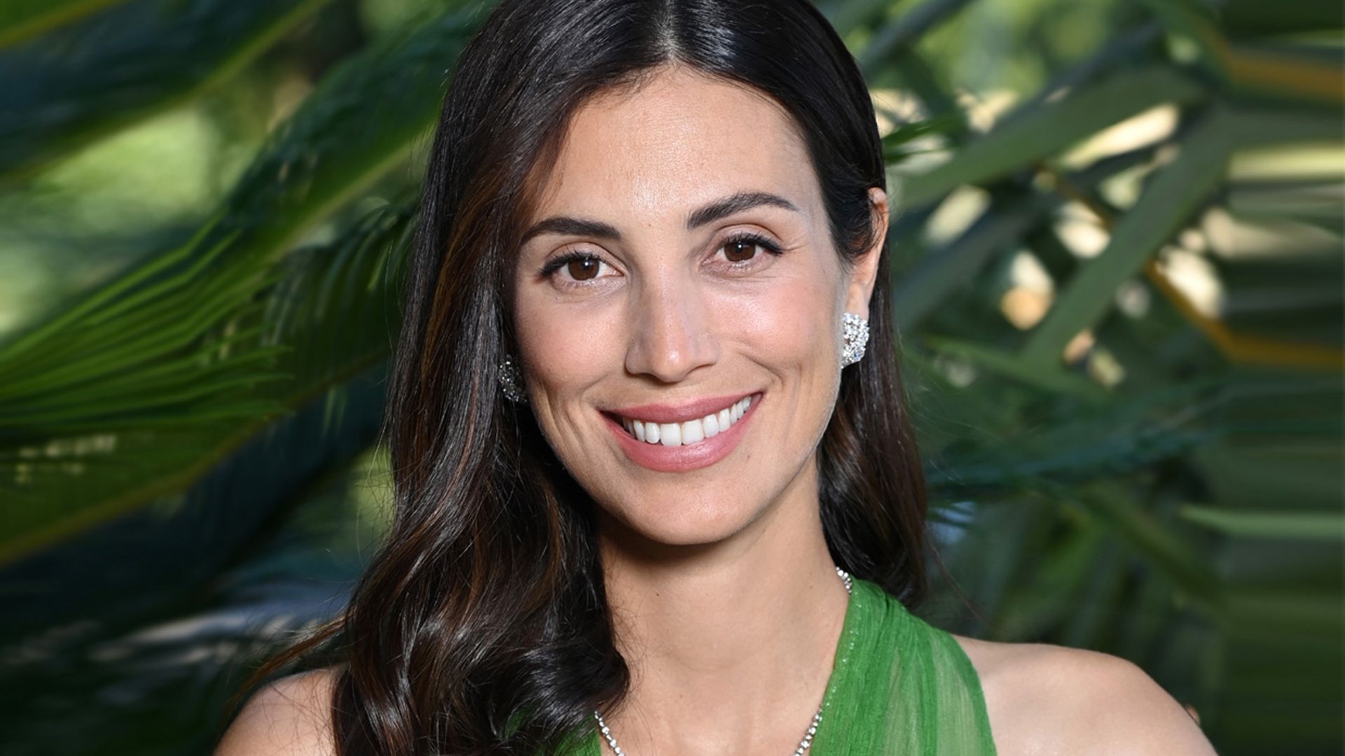 Como una princesa griega: Alessandra de Osma arriesga (y acierta) con su último look de invitada