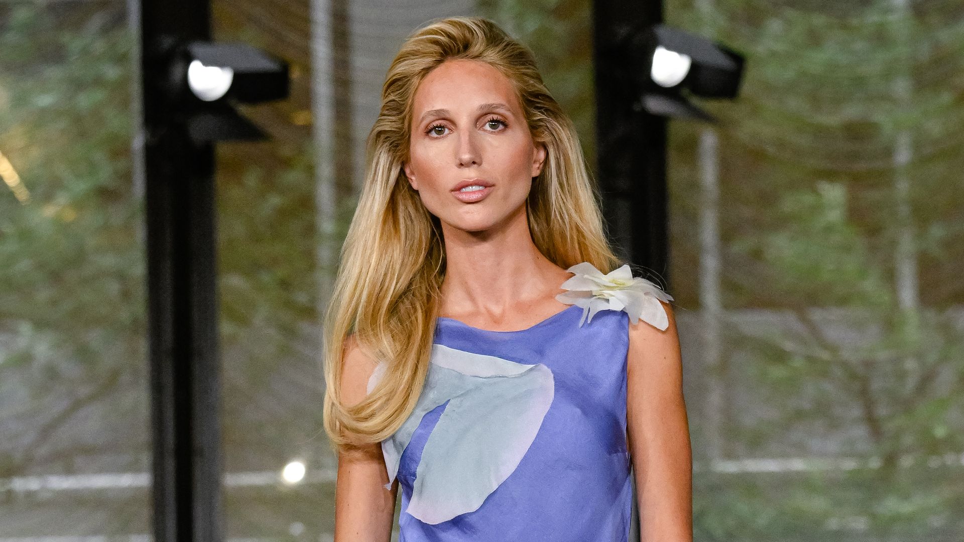 Olympia de Grecia desfilando para Connor Ives en la Semana de la Moda de Nueva York, 2026