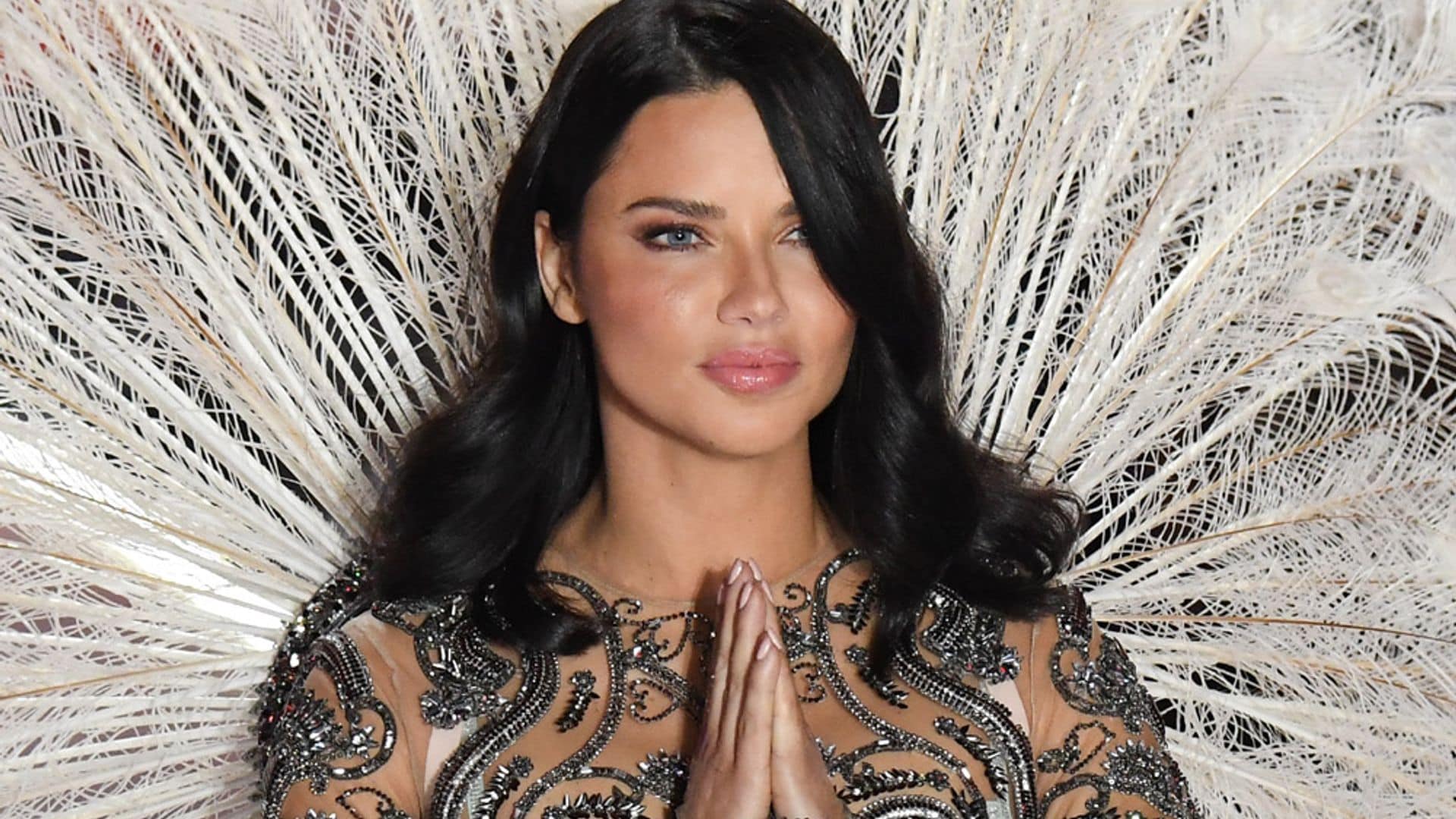 Sin maquillaje y después de entrenar: Adriana Lima también defiende la belleza real