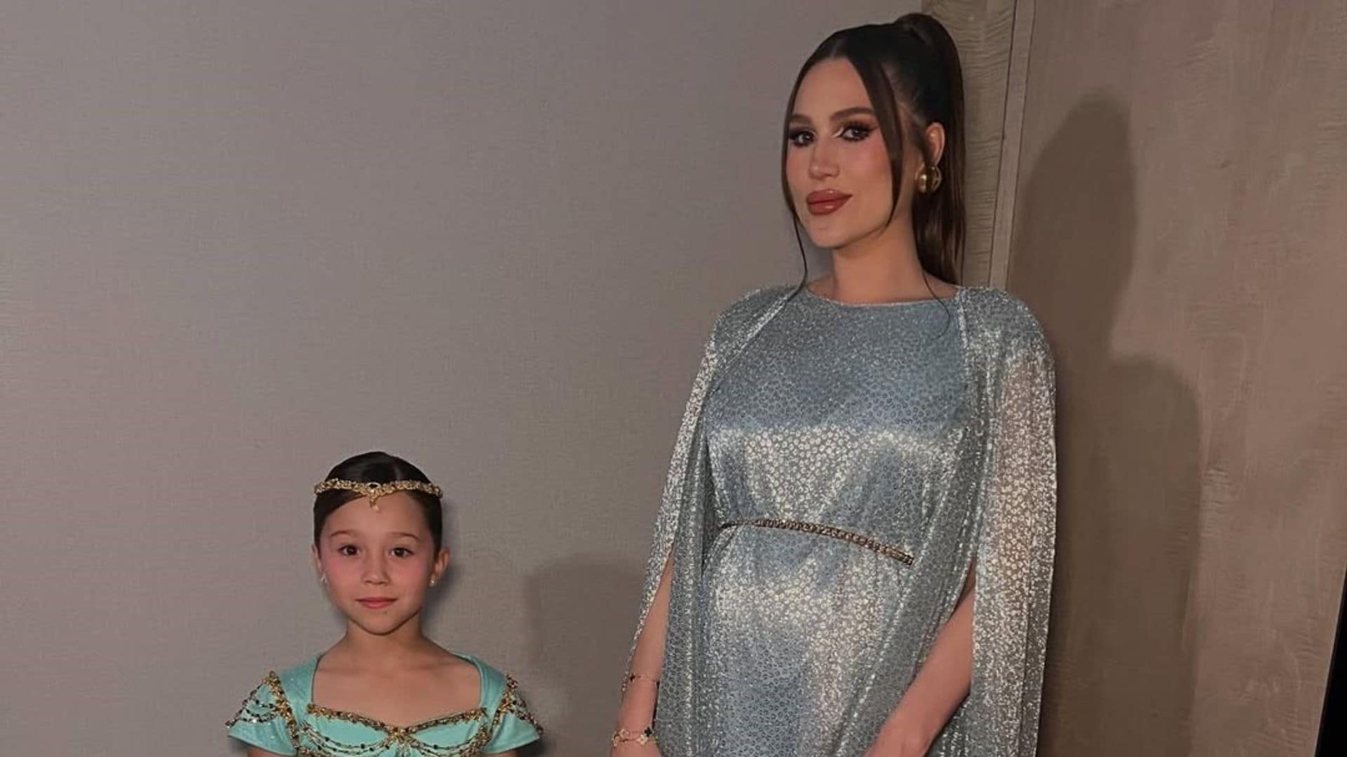 Al estilo de una 'princesa', la esposa de 'El Canelo' presume su baby bump 